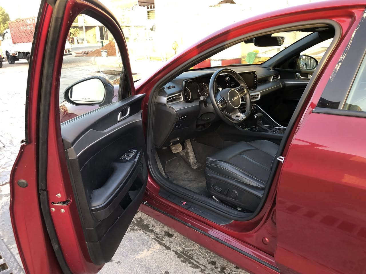 السلام عليكم 
K5 gtline 2023
السياره حره بدون رقمه ضربته صفحه وصور تصليحه موضحه بالمنشور 
والركن الي مأشر مبدل مطابق
فول مواصفات ما عدا الفتحه 
خابرني وبيك خير وتدلل
***********
