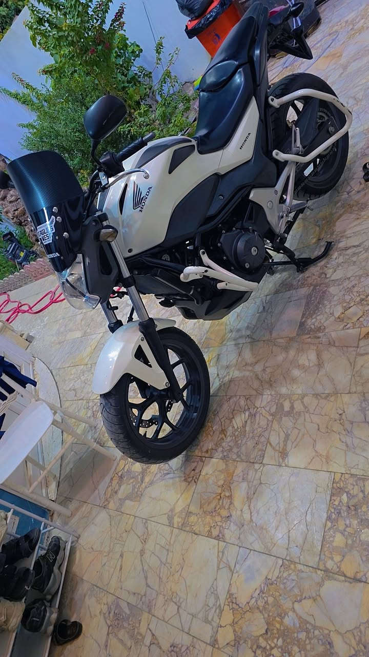 دراجه هوند sn700c دراجه رمبه نظيفه كلش بدون اوراق بيه وصل معرض سعر ٢٣ورقه عنوان كربلاء 
***********
