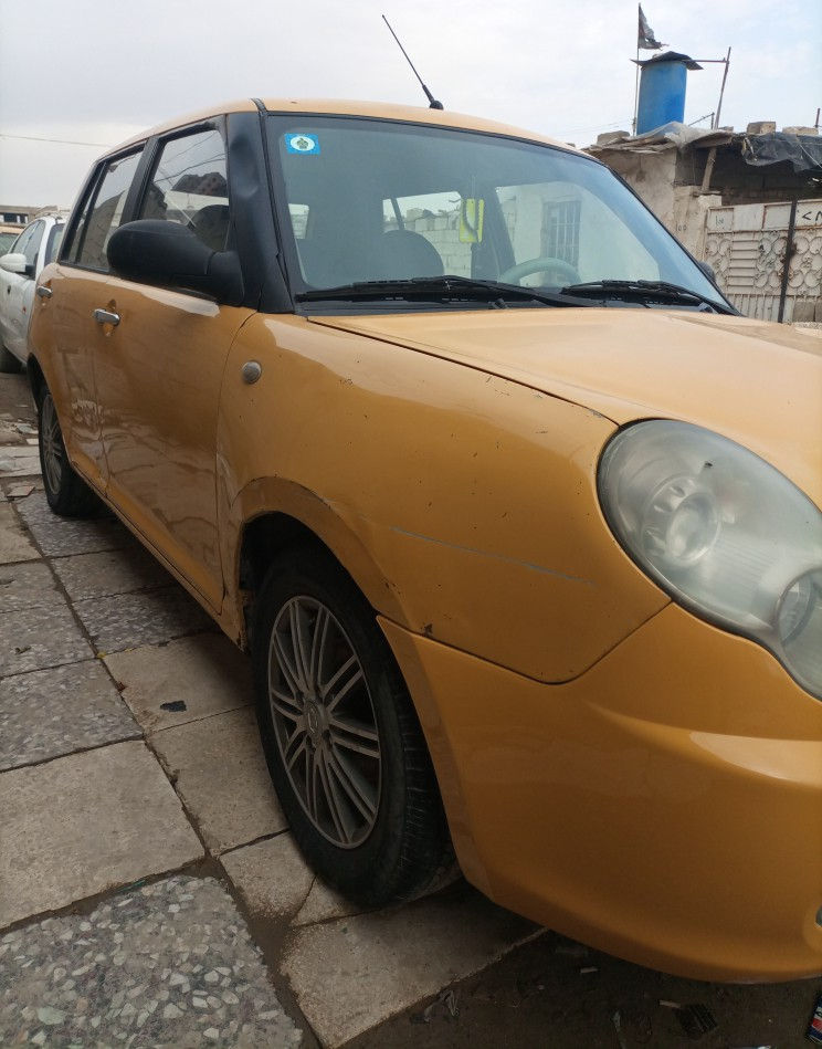 اسلام عليكم سياره للبيع موديل 11 سنويه بسمي كير ومكينه جدد صدر خلفي امامي نضيف كهربائياته شغاله السعر 35وبيه مجال اي استفسار هاذه رقمي ***********
