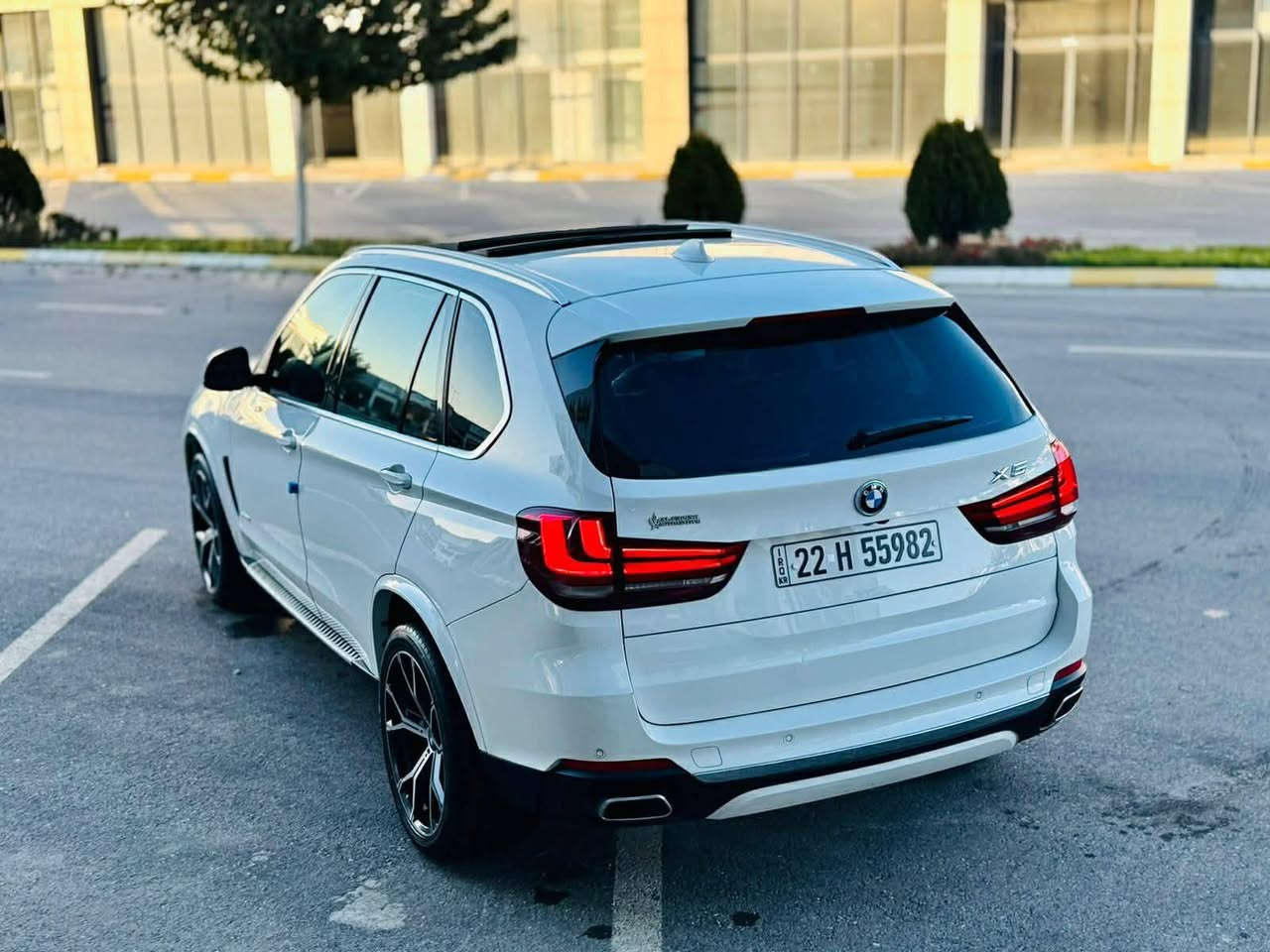 مكلف بالنشر يعني لا تدخلي خاص علمود هاي السيارة  لان ماعرف كلشي عنها 
السيارة بي ام اكس فايف موديل ٢٠١٤ 
فول مواصفات عروش 
كلين تايتل
محرك ثمانية سلندر دبل تيربو ام باور 
ماشية ١٧٠ الف حقيقي
تخم تاير ياباني درجة اولى جديد قبل شهر مشدود.
صدر امامي وخلفي بالكارتون قبل شهر مشدود. 
تخم فلنجات وتخم ديكات وتخم حساسات دسك كاه اصلي وكالة. 
شيال كاردن وكاردن قبل سهر جديد اصلي. 
سيارة مصروف عليها كومة فلوس وكله اصلي 
راديتر اصلي واتر بمب اصلي كله جديد
صيانة للمحرك بلك نوزل مجول  فلاتر تيربو وفلاتر محرك كله جديد اصلي وكالة
السيارة فول مواصفات
بصمة وبوب شفط وقمارة بانوراما ولايت اوتو داينمك
السيارة بالحقيقة احلى وكلش نظيفة ومصروف عليها. 
السعر ٢٢٥.
للتواصل 
رقمي ***********

اسيا
***********
