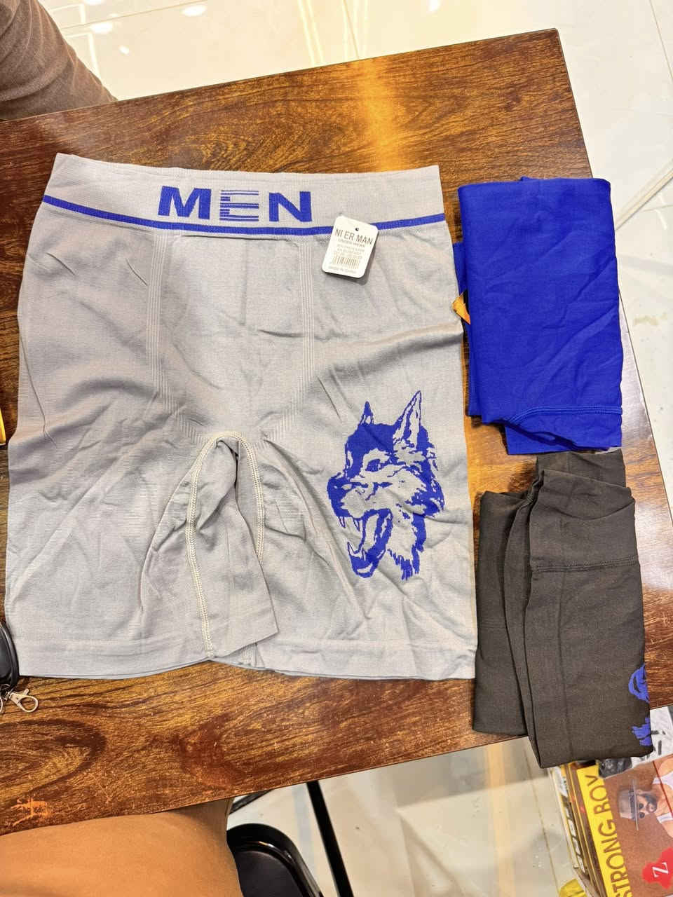 توفر لدينا في مجمع ابو جنات للملابس الشبابية والرجالية

الملابس الداخلية 
الجواريب بكافة أنواعها . 

#العنوان ذي قار - قضاء النصر ،
 القيصرية الجديدة في السوق المسگوف ، أول محل على الجهة اليسرى


**إذا كنت صاحب هذا الإعلان وتريد حذفه لأي سبب، رجاءا أرسل رسالة إلى الدعم الفني**