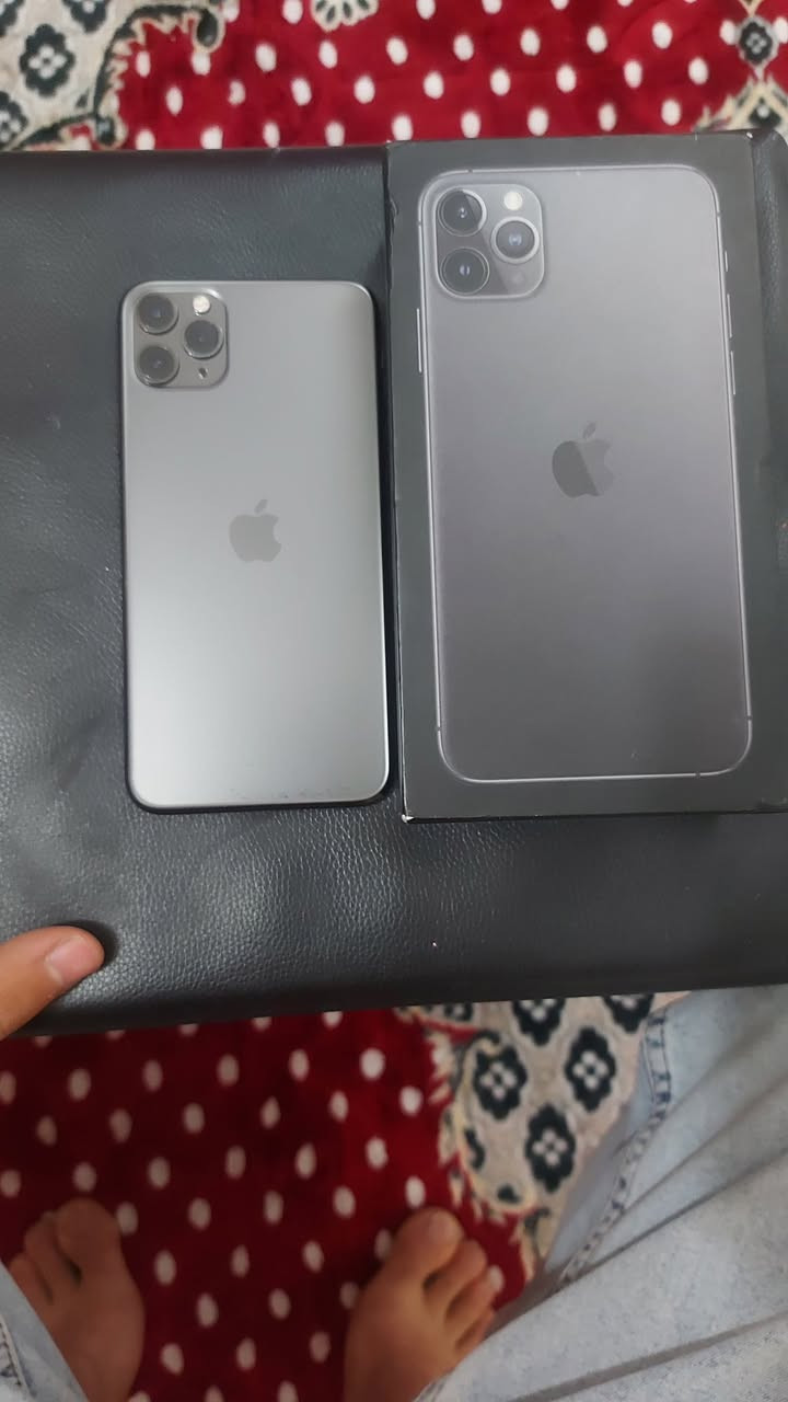 ١١ برو ماكس ذاكره ٢٥٦ بطاريه ٨٤ بلاديه نضيف كلش كله شغال استخدام قليل مبدل بس شاشه OLD وكاله اذا مو مثل الاصليه يرجع عنواني بغداد جديده ***********
