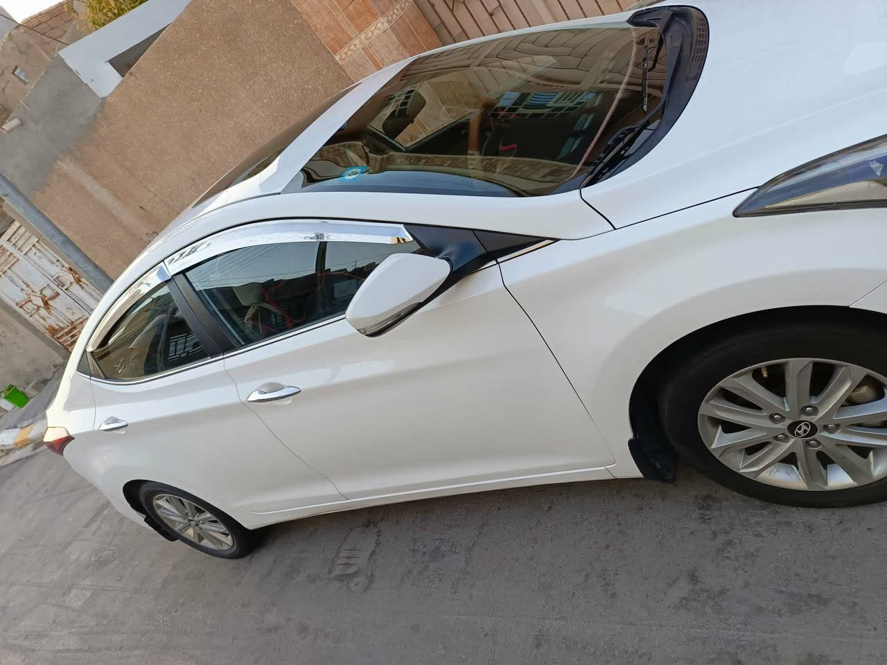 النترا 2015 محرك 1800 دوش خليجي  مابيها بس قطعه  وحدة السعر 130 ورقه السياره ب اسمي   ماشيه 140 بس مابيها كل نقص ابد  المكان فلوجه ***********
