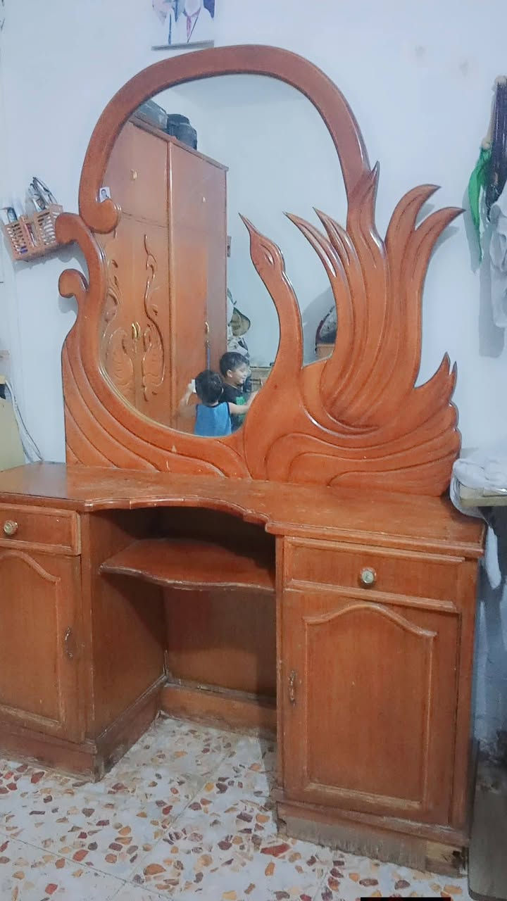 نضرا للوعود الكاذبة ..غرفه اخشاب للبيع ب300 وبيه مجال للشراي رجاءً مايشتري لايدخل خاص اتصلوا ع هذا رقم ..***********
