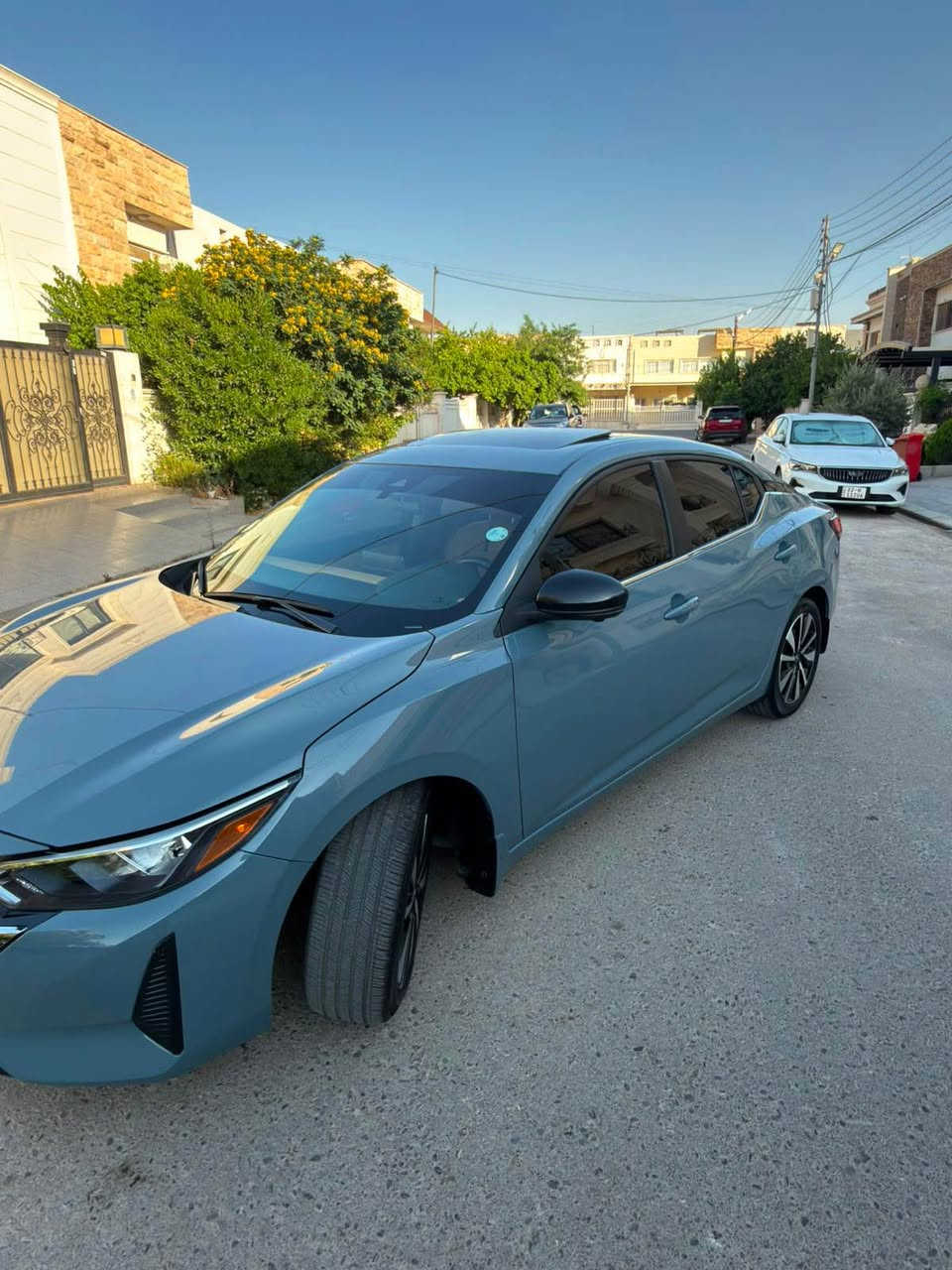 NISSAN SINTRA 2024 
 نيسان سينترا 2024 🔥 
سياره CV بلص يعني فول  مواصفات 🔥
لون سمنتي مميز 🩶
داخل لون مميز مشمي 🧡 
.سياره بدون ارباك ✅
كير مكينه كهربائيات كله شرط ✅ 
سياره ماشيه 38 الف فقط سياره جديده كلششش ✅

مواصفات السياره : 
سلايت .
كشنات تدفئه 🔥
5 كامرات محيطيه 🎥
حساسات جانبيه .
رادار امامي .
نقط عمياء جانبيه .
نضام بانزين ECO 🔋 
وبيها بعد مواصفات ✅
..
وحادثها حلو بس الدعاميه الاماميه بدون داخل ابداا ✅
وجاملغ عكس السايق فقط ✅
سياره مكانها اربيل  📍 
رقم التلفون بي واتساب : 
*********** أربيل, العراق
