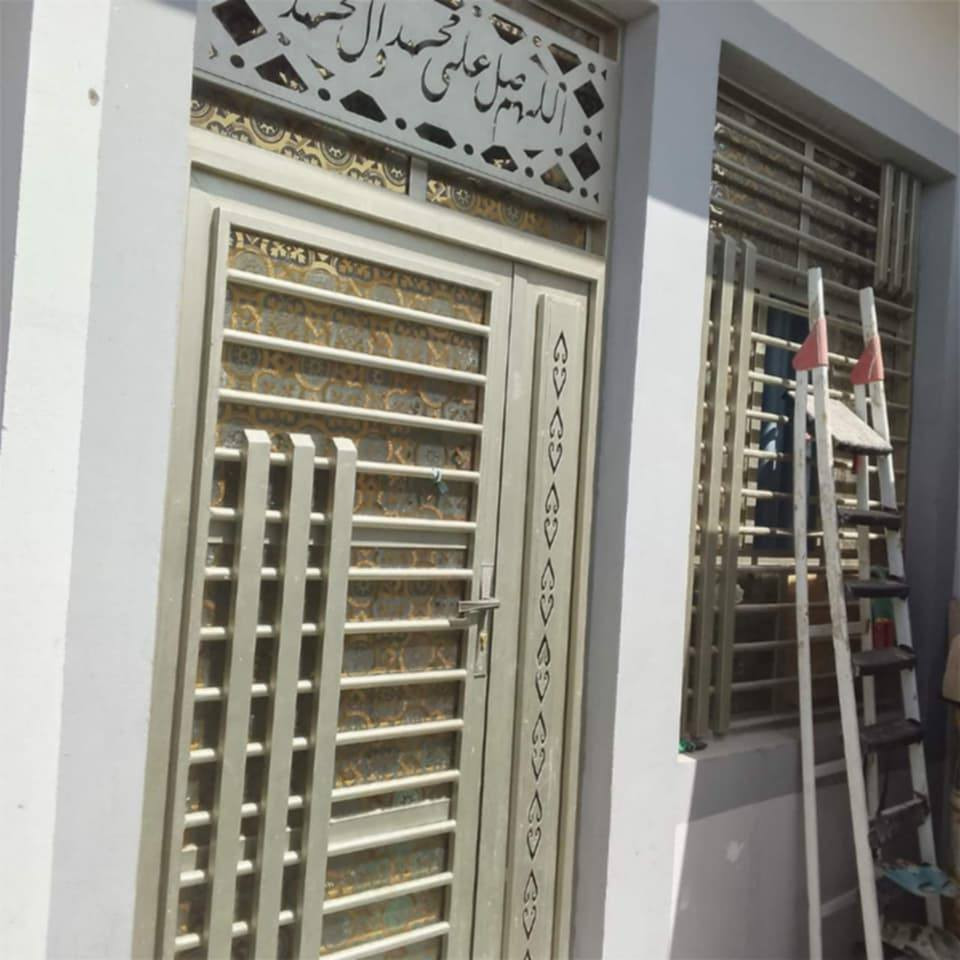 السلام عليكم يوجد بيت لليجار  
بيت 100متر  طابق ونص 
✨ موقع البيت حي النداء  منطقة ال50

سعر الايجار 350
باقي الاستفسارات ***********
