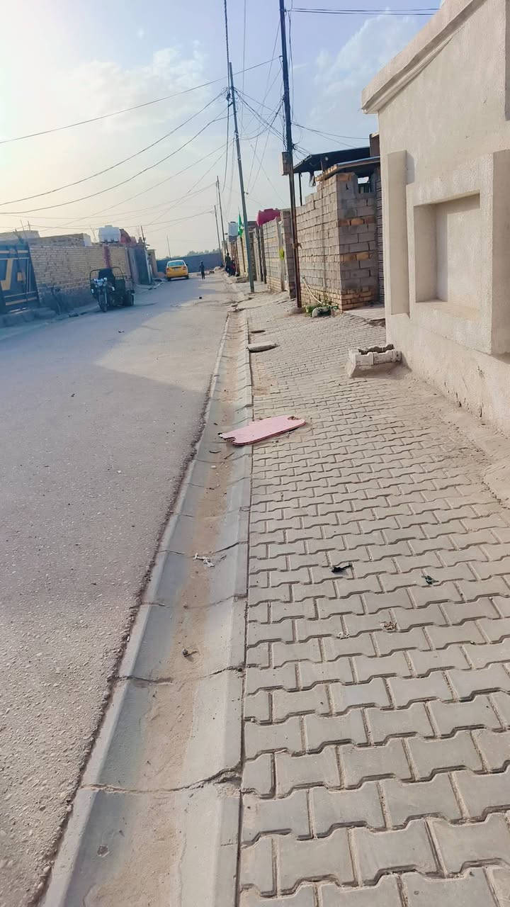 يالله..... توكلناا عليك
🏦دار سكـــــــــــــن زراعي مشمولة استماره جرد

      

📍العنوان:-ملحق حي العامل   طريق السنية عمود 625

(اقرب نقطه داله  جامع موسى الكاظم 

📏المساحه:- 700متر الكليه  الواجهه 10 والنزال 70

تريد بس االبيت مساحة 350هم ينباع تريد كلها عادي 

☘️طابق واحد عگاده الطابق الثاني بس وجهيه كامله بناء حديث 

✳️يحتوي ع:-

☘️غرفتين نوم 

☘️صاله

☘️مطبخ 

☘️استقبال 

☘️صحيات  داخليه وخارجي 

🏩محل في المقدمه

☘️كراج. كبير .. حديقه... 

ترك  ممر بصف البيت على طوله عرض 4متر 

السعر خاص ***********وتساب أو اتصال
