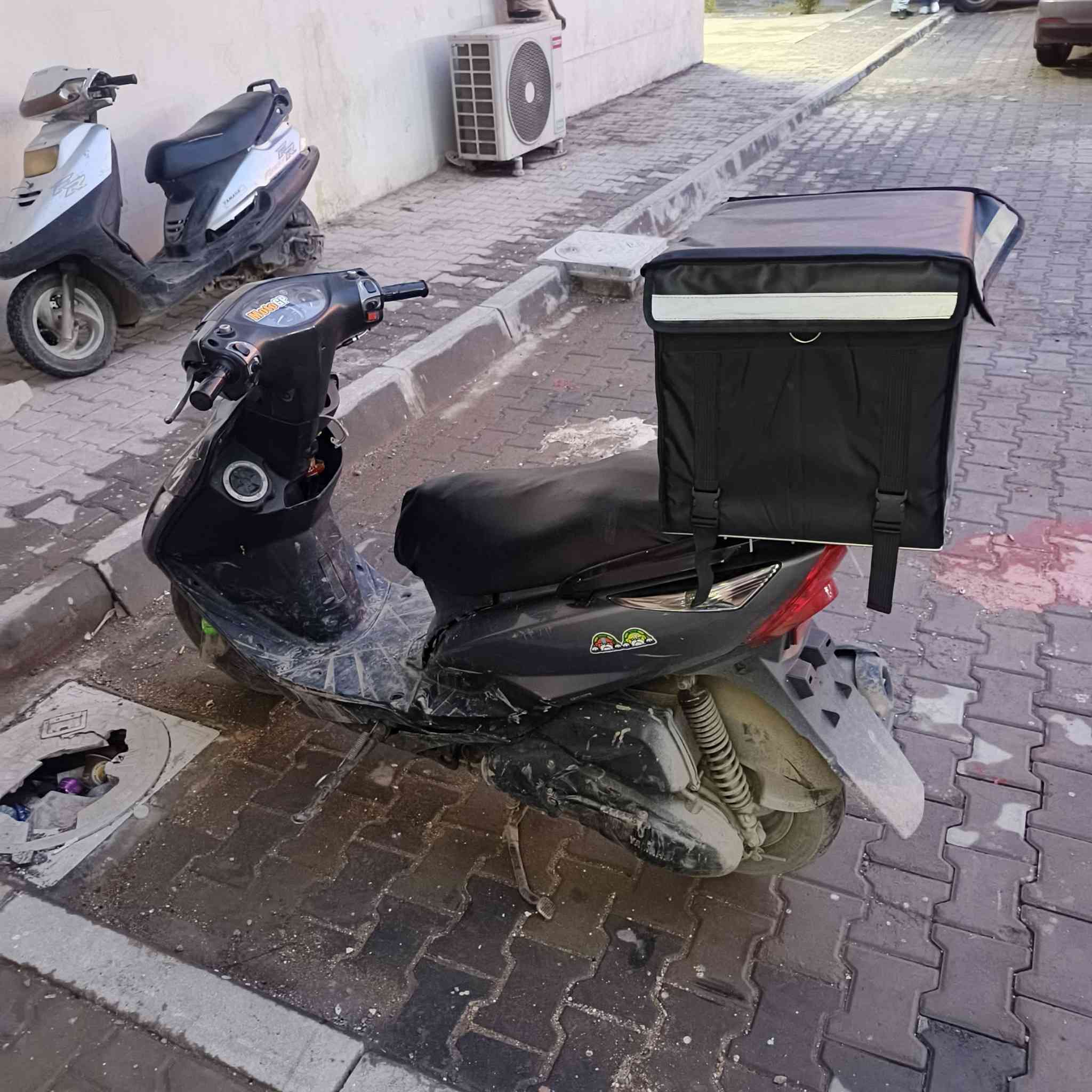 السلام عليكم
ثعلب ١٤٠
دراجة حلوة نقصه ماسة وبريك خلفي
مكان بغداد بياع 
سعر ٤٠٠ وبيهة مجال 
***********
