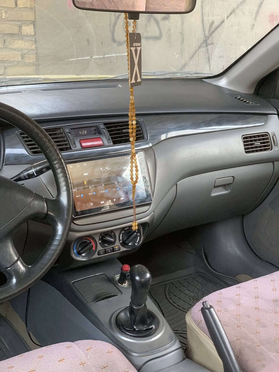 السلام عليكم لانسر موديل 2009 بسمي رقم نكليزي مصفره هيه وغرمات السياره جاهزه كير ومكينه جديد صدر جديد تبريد ثلج كهربائيات كله شغاله السعر 63 وبيه مجال واذا اكو مراوس حسب القناعه ونطي فرق مكاني بغداد ***********بي واتساب
