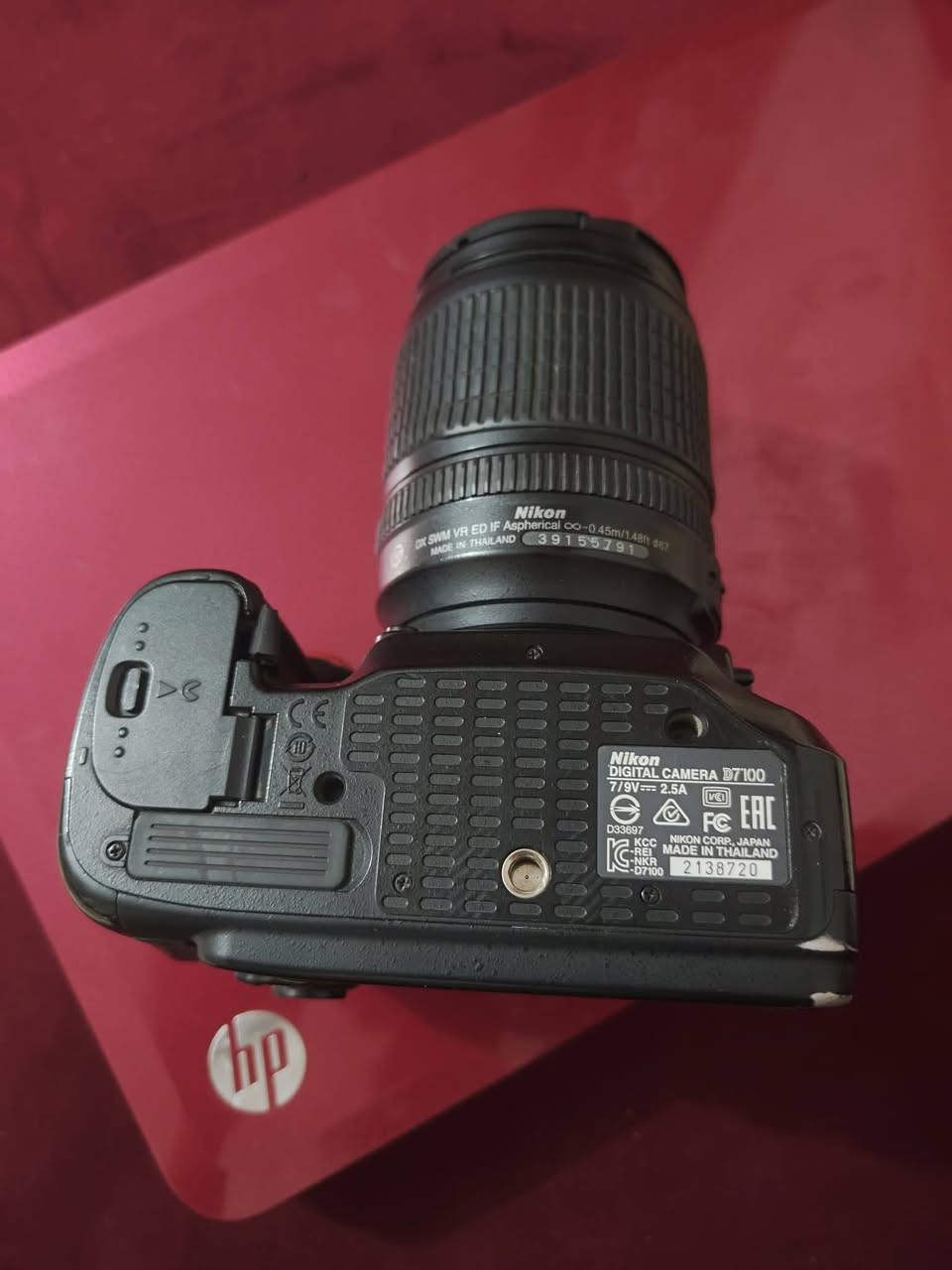 كامره نيكون 7100 مع عدسه 18_105
وياه حزام كتف 

وبطاريات عدد 2 جديدات

الشتر  50k

نضيفه الكامره 

السعر 600 الف   بيه مجال 

مكان بابل
***********
