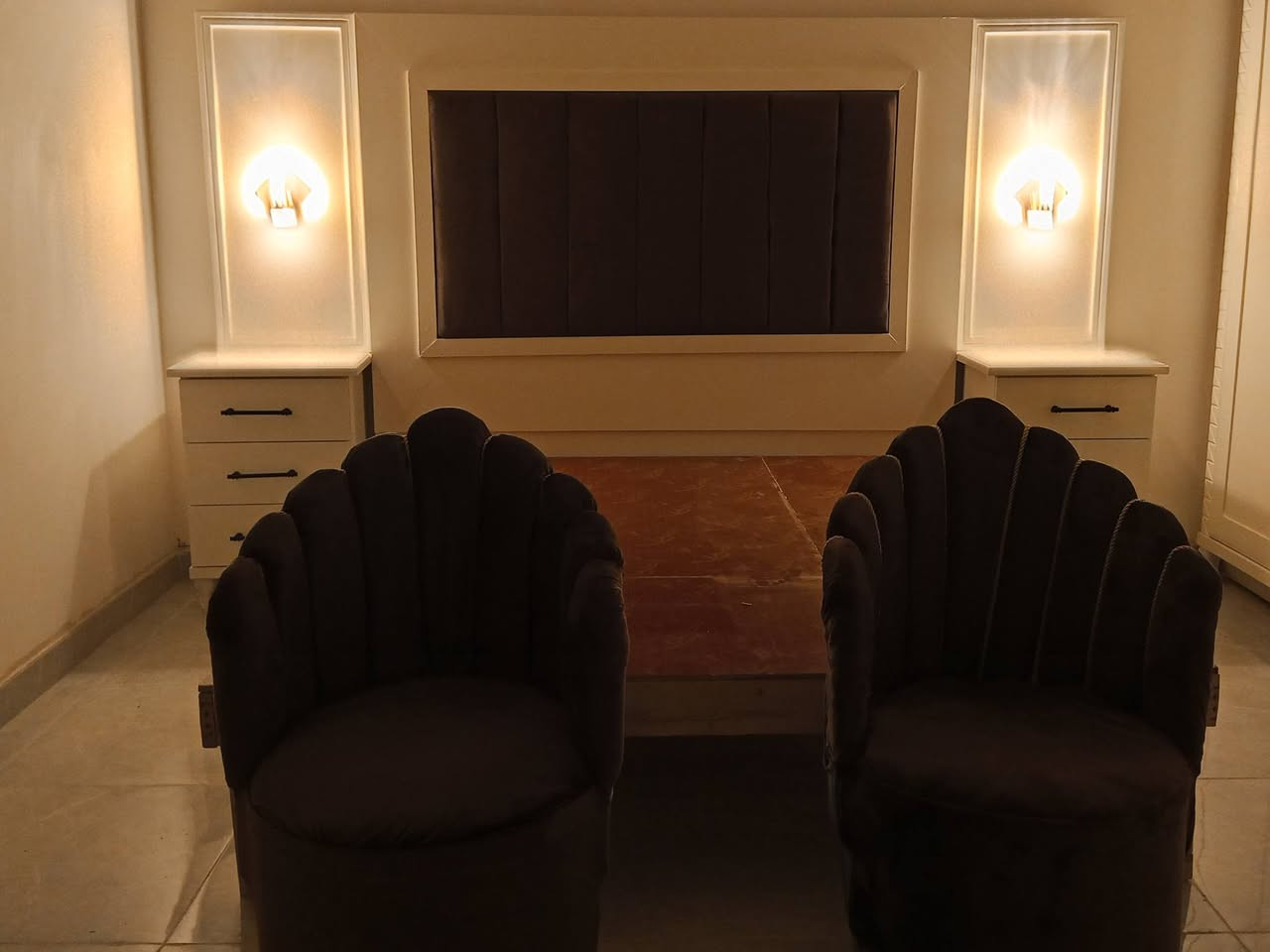 يعلن معمل الموسوي عن عمل غرف حسب طلب الزبون  
@ نجارة عراقية  بتصاميم تركية 
نجاره تفصال حسب طلب 
  شغل يدوي حسب رغبت الزبون 
💣يوجد لدينا أكثر من ٨٠ موديل 
🤚 يوجد لدينا غرف شبابية 
   اصباغ💯 حراريه   
    مكان 👌ناصريه  حي اور قرب المدرسة الكويتية 
واتساب *********** 🤳
  تصال ✍ ***********
