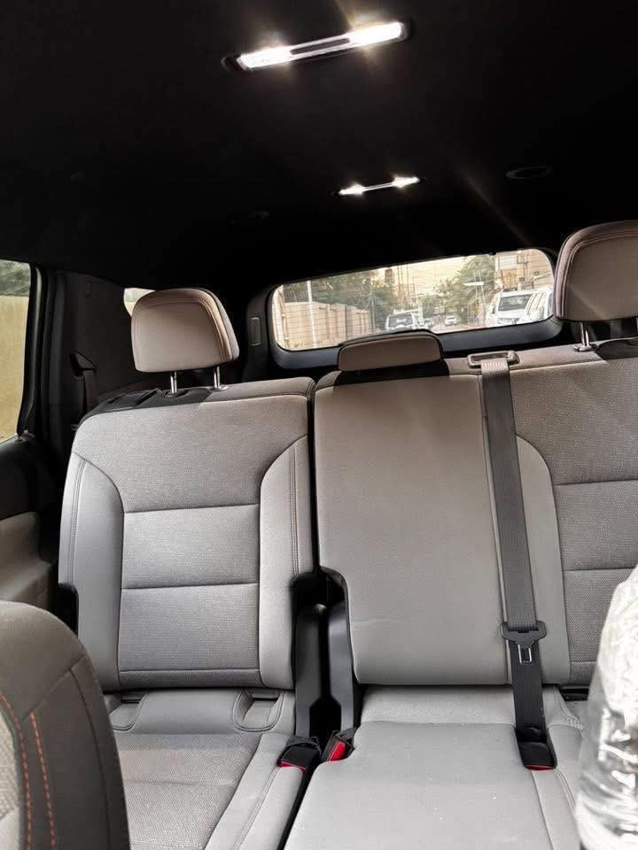 ترافرس 2025
السيارة حرة ومرقمه ورقمه مميز 
محرك ..2.5 لتر I-4
مواصفات معروفة ..نظام تثبيت السرعة التكيفي ركن السيارة تلقائيًا مقاعد تدفئه 
الدخول بدون مفتاح..البصمه الذكية 
بدء التشغيل بدون مفتاح نظام الملاحة باب خلفي كهربائي
أندرويد أوتو® أبل كار بلاي® بلوتوث® منفذ USB
نقطة اتصال واي فاي وصلة السحب
الكبح التلقائي في حالات الطوارئ كاميرا محيطية
مراقبة النقطة العمياء مساعد الفرامل مصابيح أمامية LED تحذير مغادرة المسار تنبيه حركة المرور الخلفية
التحكم في الاستقرار مقاعد الصف الثالث
عدد حاملات المشروبات 10 حاملات مشروبات..
الحادث خفيف جداً موجود من ضمن الصور
السعر: 305
***********
