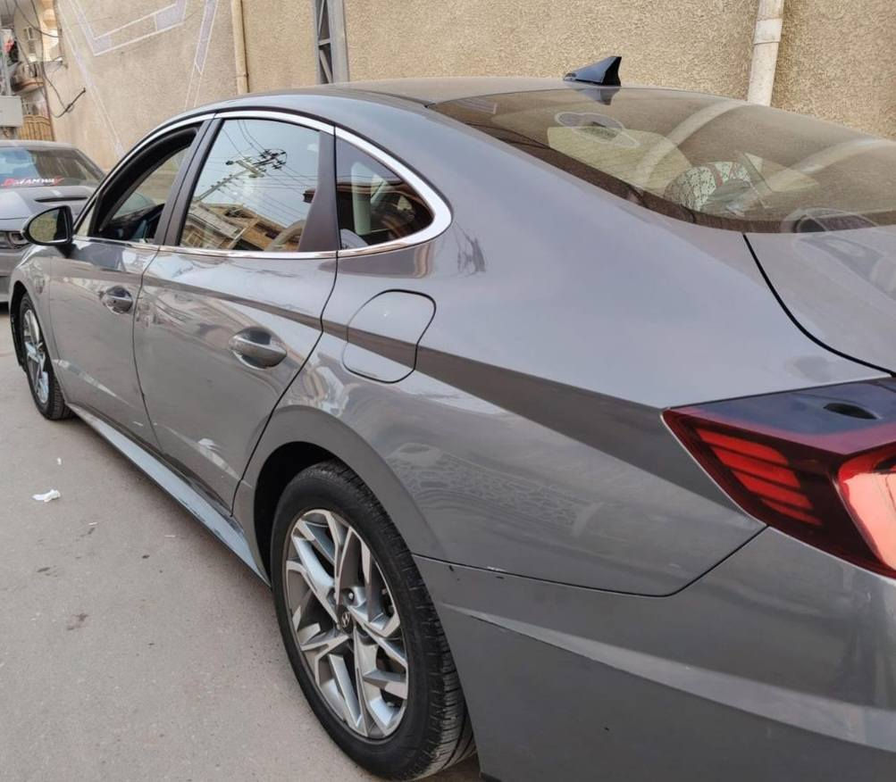 السلام عليكم  ورمضان كريم ...
سوناتا 2023  SEL لون أسمنتي 
رقم بغداد حره 
محرك 2500 تنفس طبيعي مو توربو 
بدون حادث بدون غرف بدون تبديل بدون بارد كفاله حتى دعاميات بدون غرق 
تشغيل عن بعد 

كشن السائق كهرباء 
شاشة تدعم الكار بلي 
اوتو هولد 
سايد بريك بصمه 
3 بصمات تشغيل وأبواب 
نقطه عمياء رادار جانبي 
قيادة ذاتيه 
توقف ذاتي 
تحديد مسار والمحافظة على المسار 
كروز سرعه تكيفي يعدل السرعه تلقائيًا
لايت LED اوتو 
السياره جاهزة من كلشي
مكان السياره ميسان 
الاتصال على الرقم ***********
