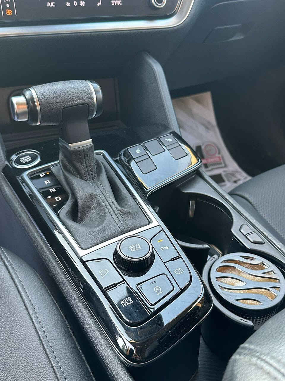 Kia Sportage 2023 . 
كيا سبورتج وارد امريكي . رقم بغداد دولي بأسمي . السياره جاهزه ونظيفه من كل النواحي . 
حجم المحرك 4 سلندر (2500)
ماشيه 26 الف ميل . 
.............................
↖️ المواصفات ↗️ ...
<<< بصمه تشغيل وابواب . كشنات جلد + كهرباء . تدفئه كشنات . شاشه ديجيتال . تحكمات . اشاير مري . رادارات . تحديد مسار . توقف ذاتي . مانع انزلاق . حساسات خلفيه . >>>
السياره مواصفات كامله عدا البنوراما .
................................
/// حادثها بسيط صبغ قليل بالبنيد فقط ///
السعر ... $ 200 $ ... وبيها مجال بسيط .
مكان السياره بغداد الدوره . 
للاستفسار (***********) بغداد, العراق
