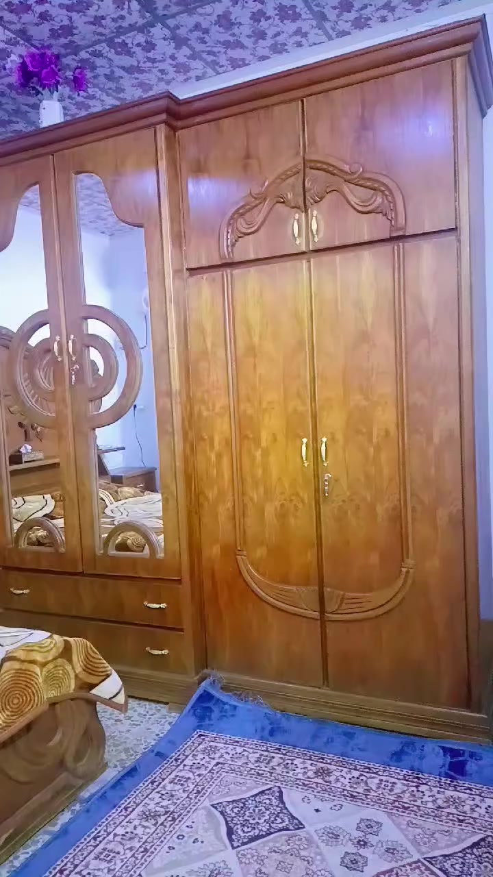 السلام عليكم غرفة للبيع خشب عراقي اصلي السعر800 وبيها مجال للتواصل على هذا الرقم
 ‏‏‪0751 520 6835‬‏
