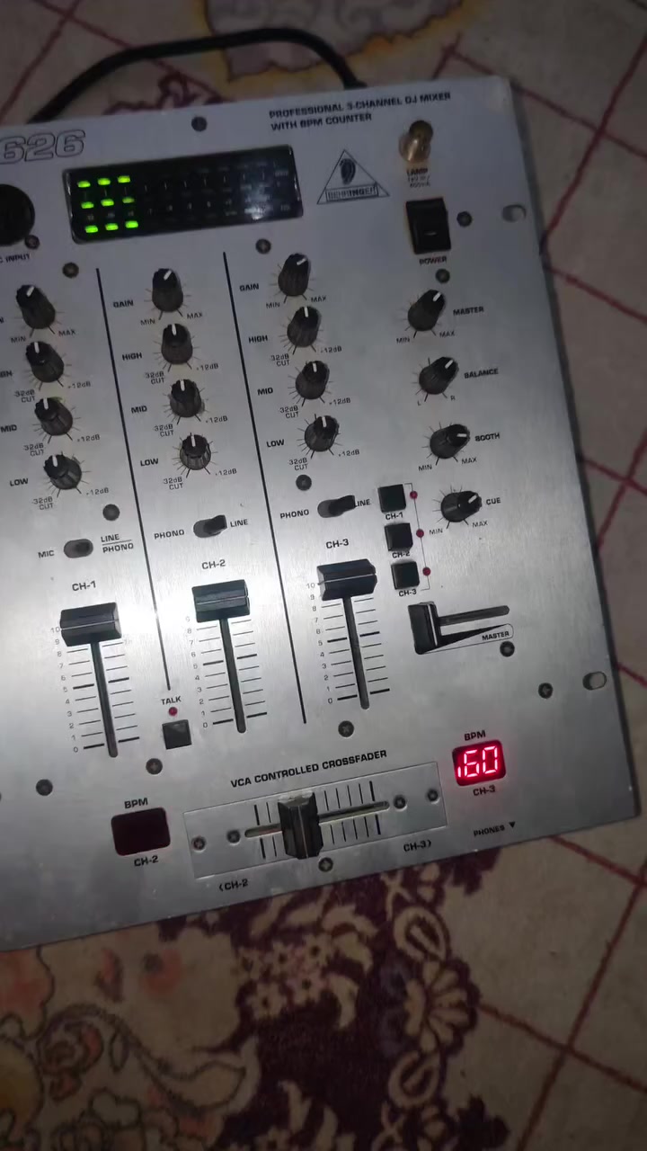 مكسر بيرنجر يحتاج صيانة او تنظيف ما اعرفله الصراحة ابيعة فحم 45


**إذا كنت صاحب هذا الإعلان وتريد حذفه لأي سبب، رجاءا أرسل رسالة إلى الدعم الفني**