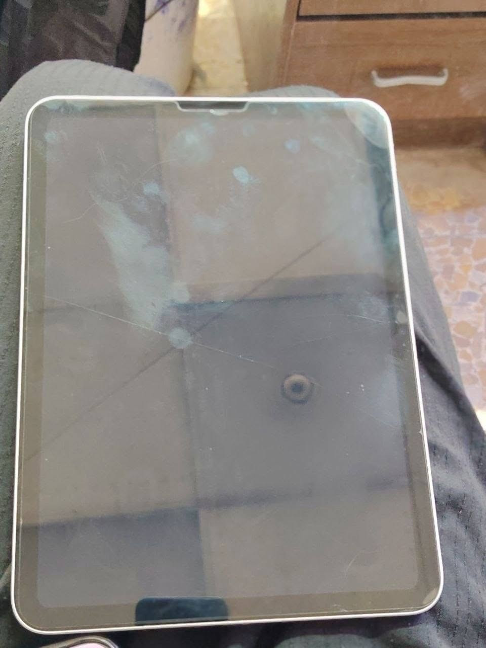 السلام عليكم ايباد نضيف كلش ابل 10 ذاكرة64 ما داخل صيانه كامل  ملحقاته كارتونه المكان نجف حي الجزيرة الرقم *********** السعر 400وبيه مجال
