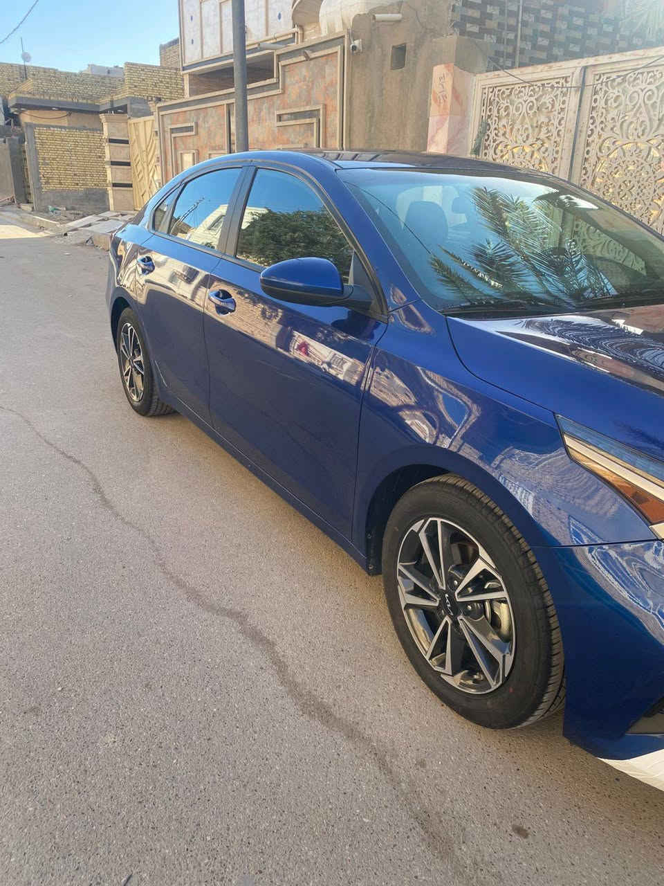 السلام عليكم للبيع فورتي موديل 2023 محرك الفين دوش  السياره كفاله ماعده الجنطه بارد ضربه الوارد السياره جديده حيل معوقين وكاله عامه من المالك نص فول  السياره تخم تاير ويل كب 17 جاهزه للخير مكان ناصريه حي اور *********** السعر 145او بيه مجال
