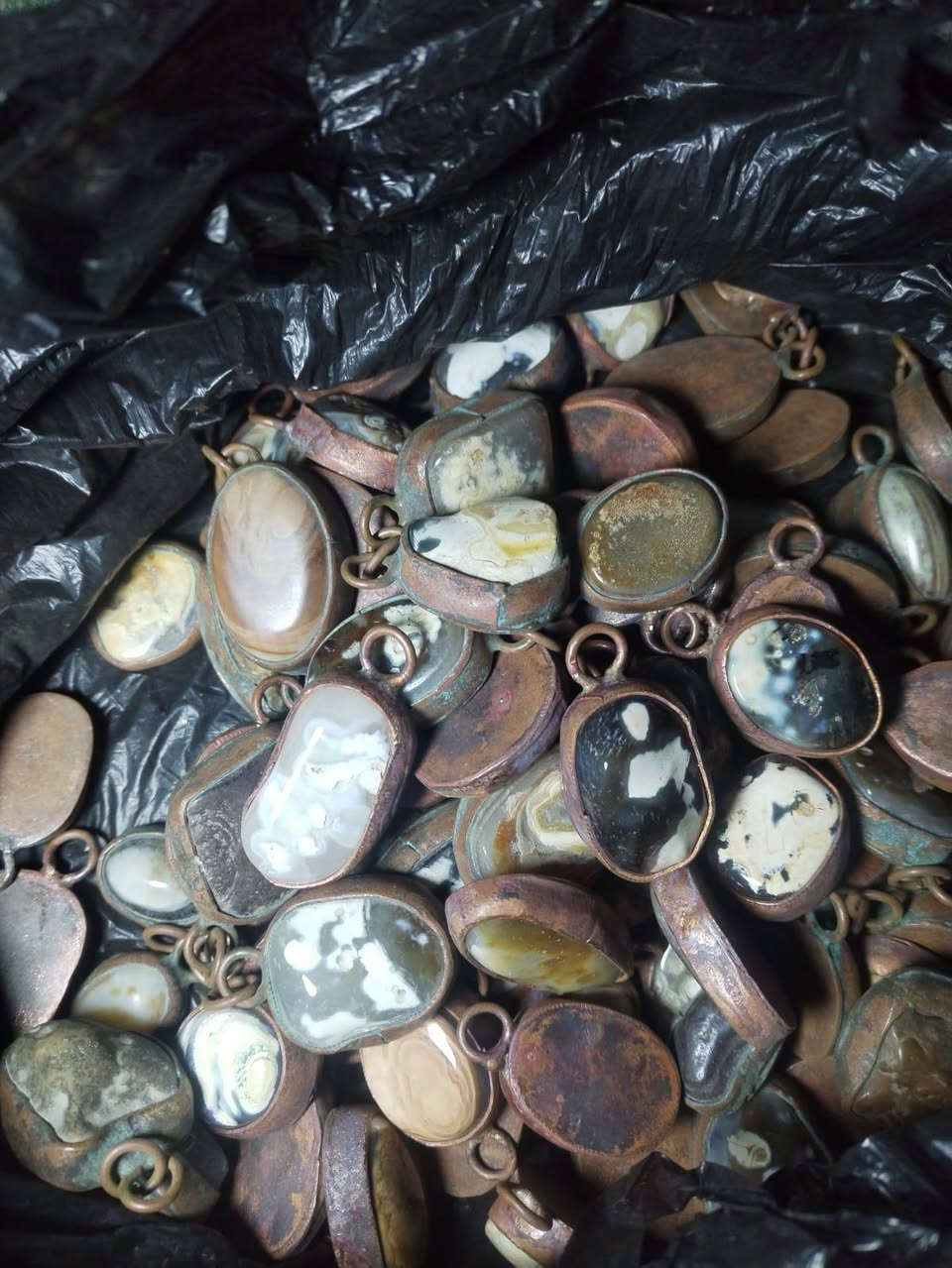 كلايد حجر الداودي المعطف سعره الكلاد٥ ٥٠٠٠ الاف جمله فقط لصحاب البيجات لناس على باب الله الفحص أمام المندوب يوجد توصيل لجميع المحافظات رقم الحجز الواتساب *********** سعر القطعه ٥٠٠٠ الاف
