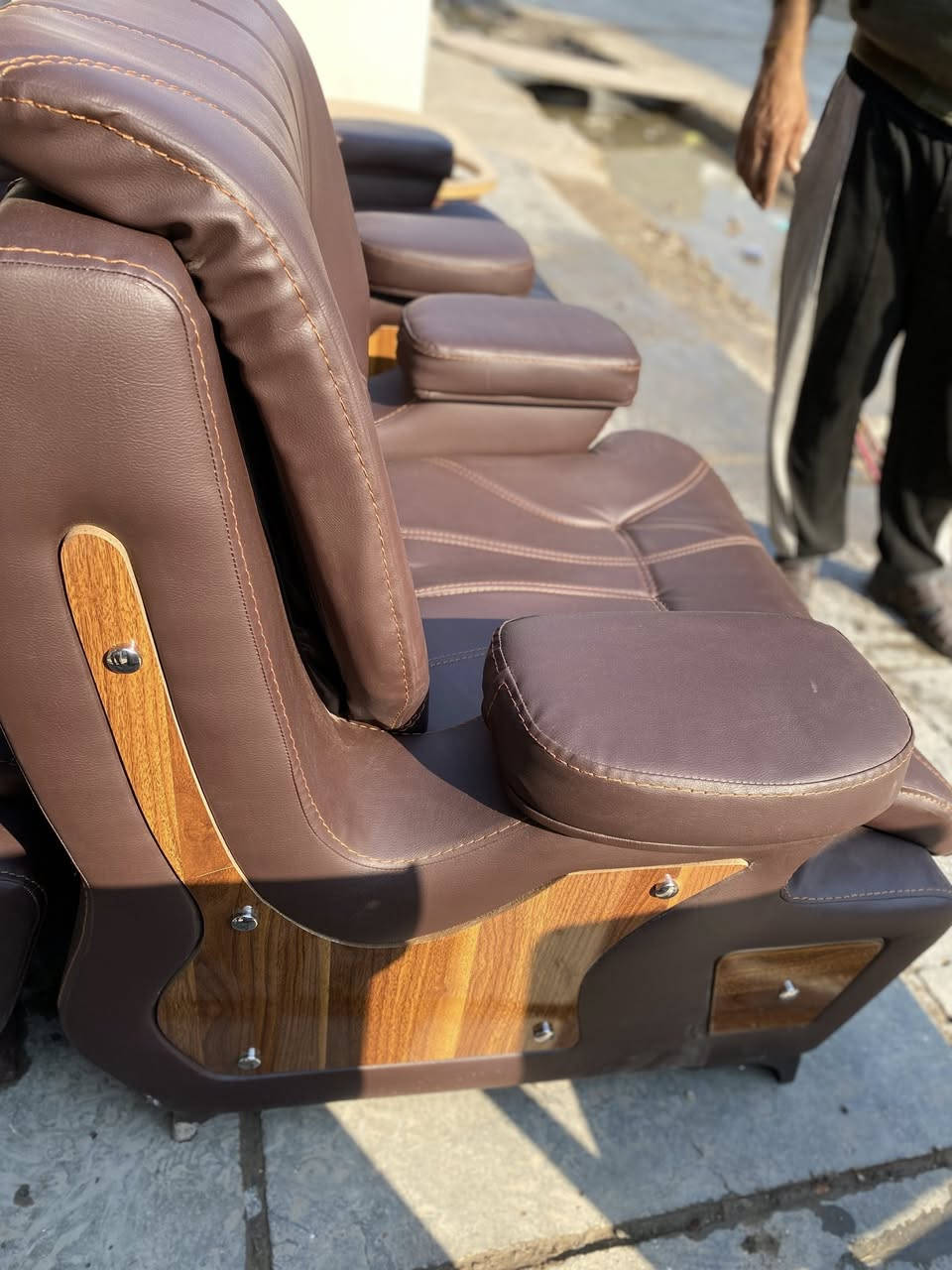 السلام عليكم 
تخم جلد خمس مقاعد نضيف كلش اخو الجديد 
مأخذي بمليون و٢٠٠ 
سعر البيع  ٥٠٠ 
العنوان ( شارع فلسطين) 
***********
