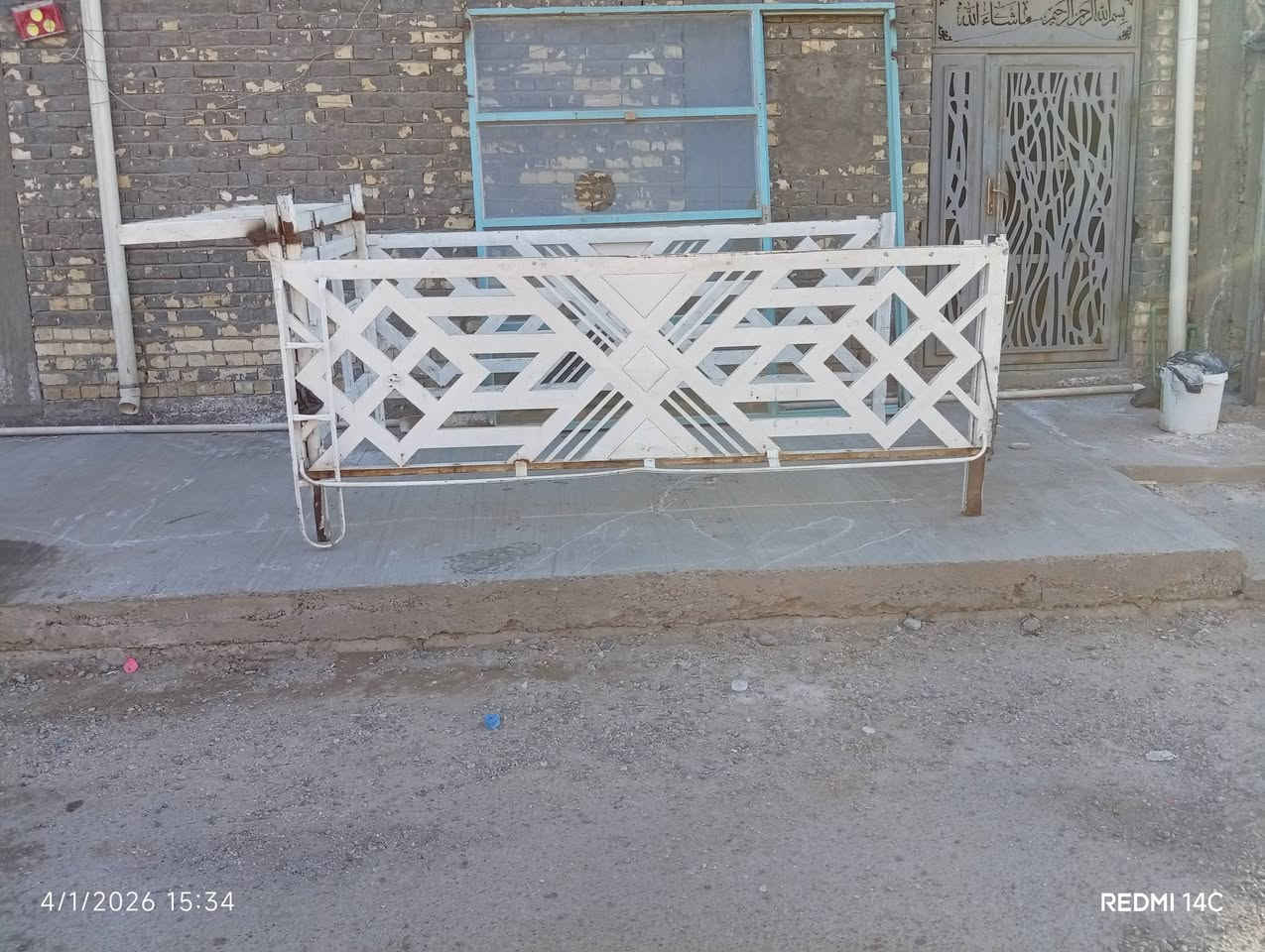 السلام وعليكم محجر للبيع محور نثيه السعر 500 الف وبي مجال بسيط مكاني بغداد حي العامل رقم التلفون ***********
