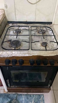 فرن • شغال • يحتاج تنظيف