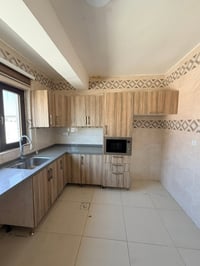 للبيع كاونتر كامل مع ملحقات العنوان بغداد / المنصور 07712112110