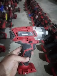 دريل امباكت • شاحن كبير • بطارية ٤/٢ أمبير