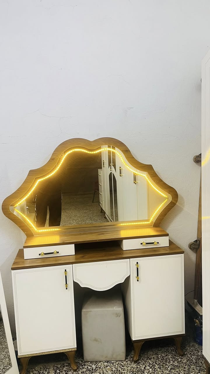 850 الف نضافه فوول كانتري 10 قطع رجلين خشب زان برغي وجوي حديد المكان بغداد مدينه الصدر يوجد توصيل اي استفسسار واتساب ***********
