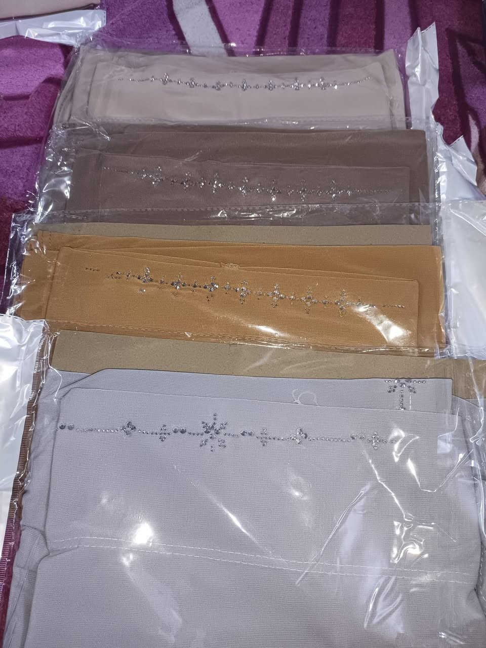 حجابات ستراس 
سعر القطعه ٤ ونص الي يأخذ قطعتين 
تصير الثالثه هديه عرض كلش مناسب ويجنن


**إذا كنت صاحب هذا الإعلان وتريد حذفه لأي سبب، رجاءا أرسل رسالة إلى الدعم الفني**