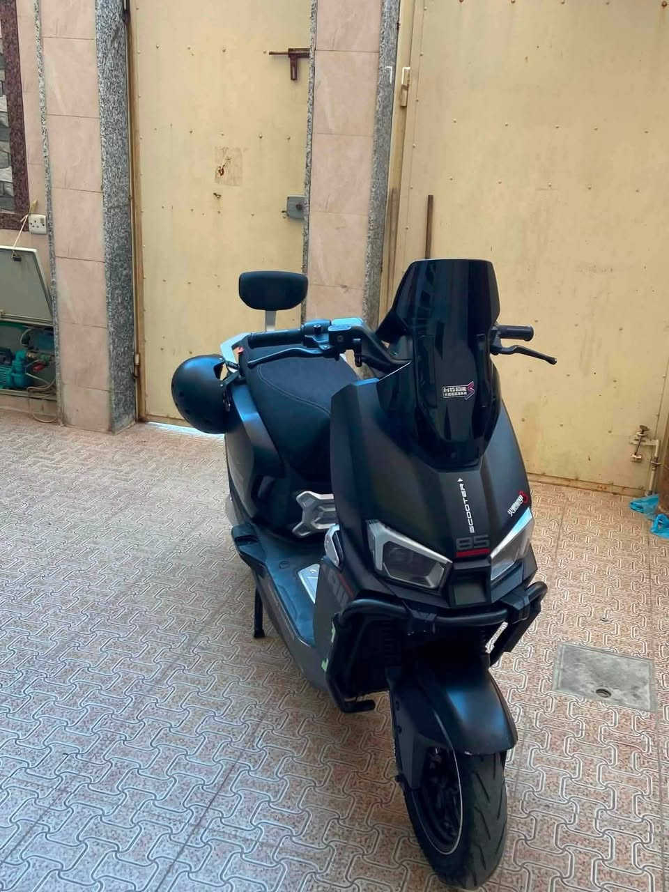 صاعقه بطاريات ملف عقل شرط الفحص
بطاريات 6 مسطره شرط الفحص 

لون مميز لايت عالي ناصي رماش 

اشاير يمنه يسره مثبت سرعه 

الدرع مابي اي شي لافطر ولاكسر حيل نضيف 

نضام بارك P

يمشي مسافه 60-70 كيلو حسب السرعه 

السرعه 75🔥🔥 

العنوان موصل
***********
