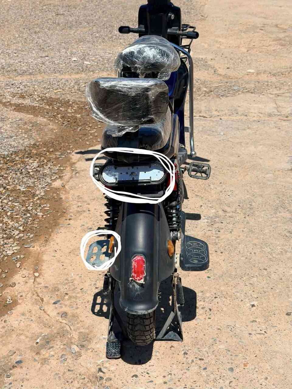 ملاحضة اكو قطعه مال مسند رجل بل صوره ماكو ركبته من جديد موجود بصوره وحدها
متاح دراجه شحن🔋2025
فول مواصفات درجه اولى 🔥

طبعاً اول شي يشتغل ثلاث طرق
والي هيه كارت + سويج + بصمه(NFC)🔑
ثاني شي بطارياته بلاد بعده جديد شرط الفحص🔋الحجم24 جبلي⛰️
يحتوي على اربع نمر+بايدرات+ فيدراليات كما موضح في صوره
 سرعه رقميه 99 والحقيقيه 45⚡️

يمشيك مسافه منkm40-45

النقص فقط في القطعه بلاستيكيه لي (البك لايت )وسعرها الفين دينار

وحرفياً سعرها جوه سوك💸💸

للستفسار خاص 

***********☎️
