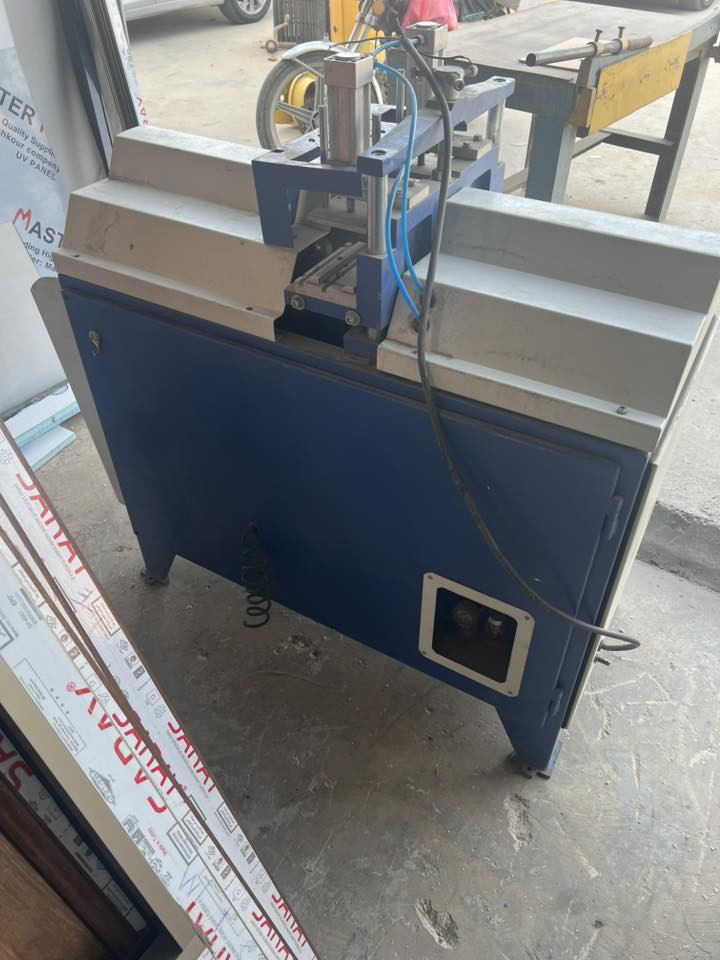 ماسكةنوعية سستم جديدة مستعملة شي بسيط سنكل فيز ***********
