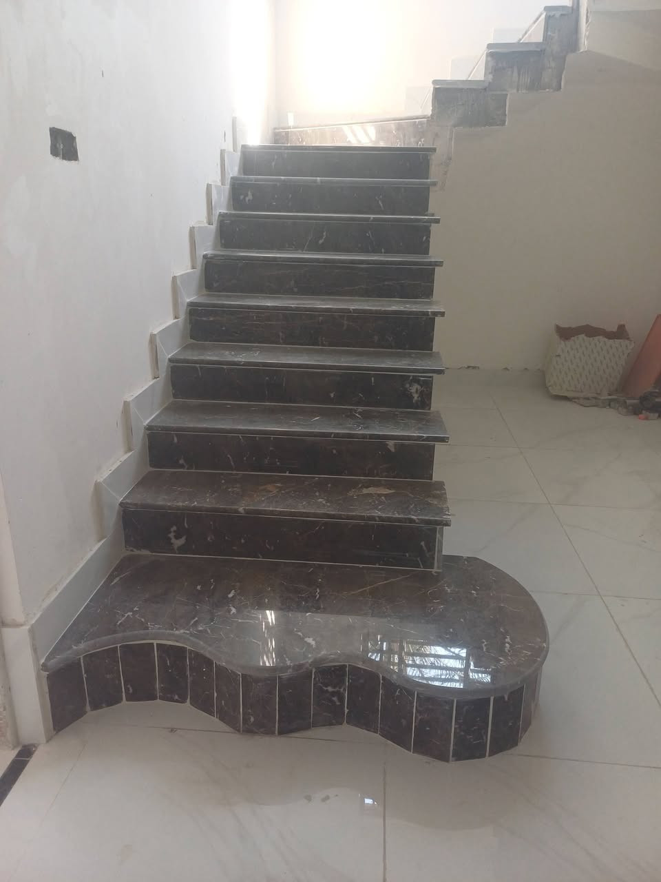 السلام عليكم خلفه سيراميك ارضي جداري ***********
