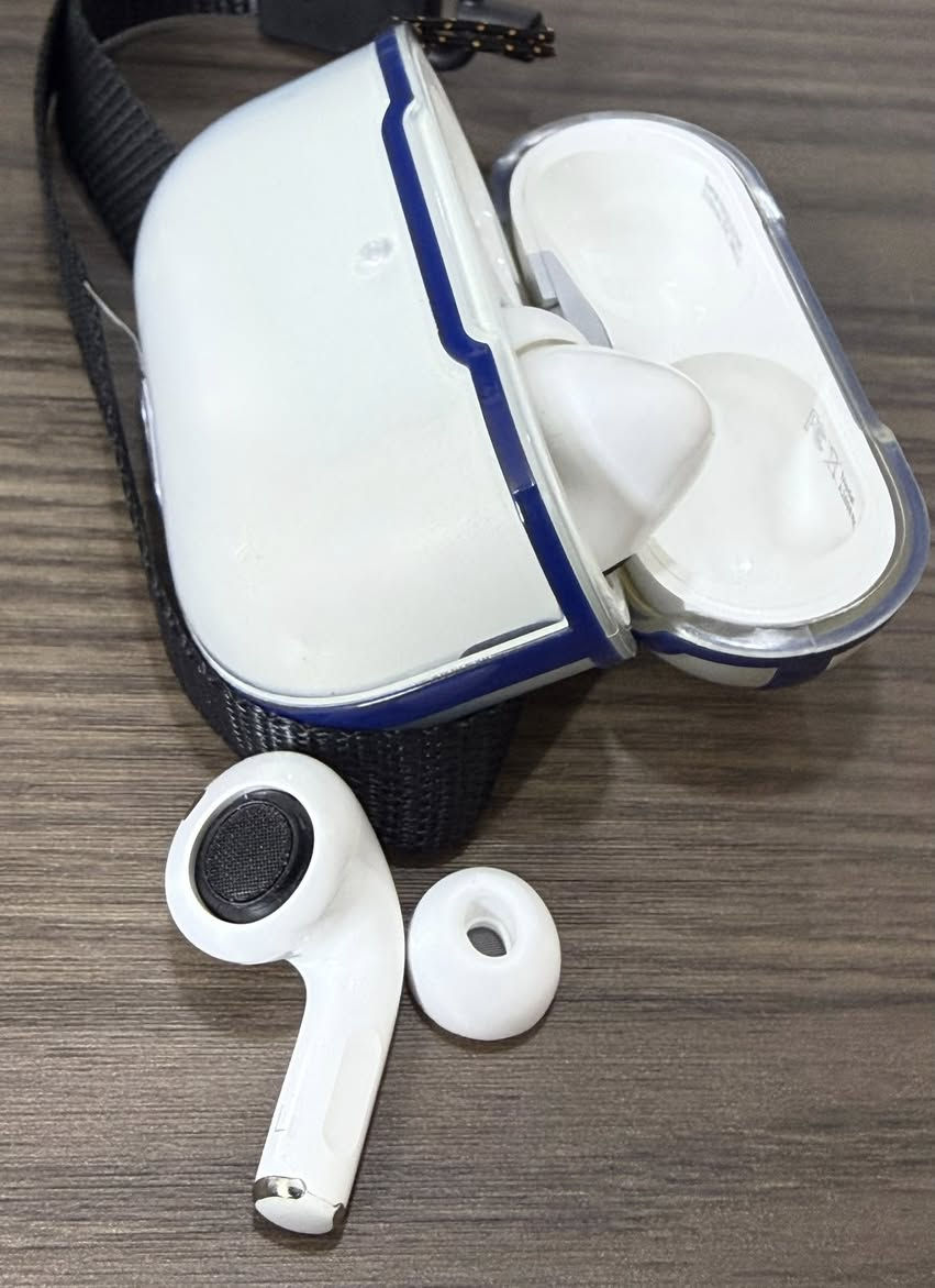 Air pods pro 2
باله أمريكي نظافتها 95%  تدعم خاصية العثور على السماعة ضائعة ، عزلها قوي جدا ، صوت محيطي ، صوت ثابت ، مستعمل بس كلش نظيف ، ايمي بموقع ابل شركة مصنعه ابل ، بطاريتها قوية تقاوم ثلاث أيام ، تشحن وأيرليس + شحن لاسلكي 
فحص ومعاينة قبل دفع ، فلس ماتدفع 
سعر 25 تواصل واتس اب فقط 
***********
