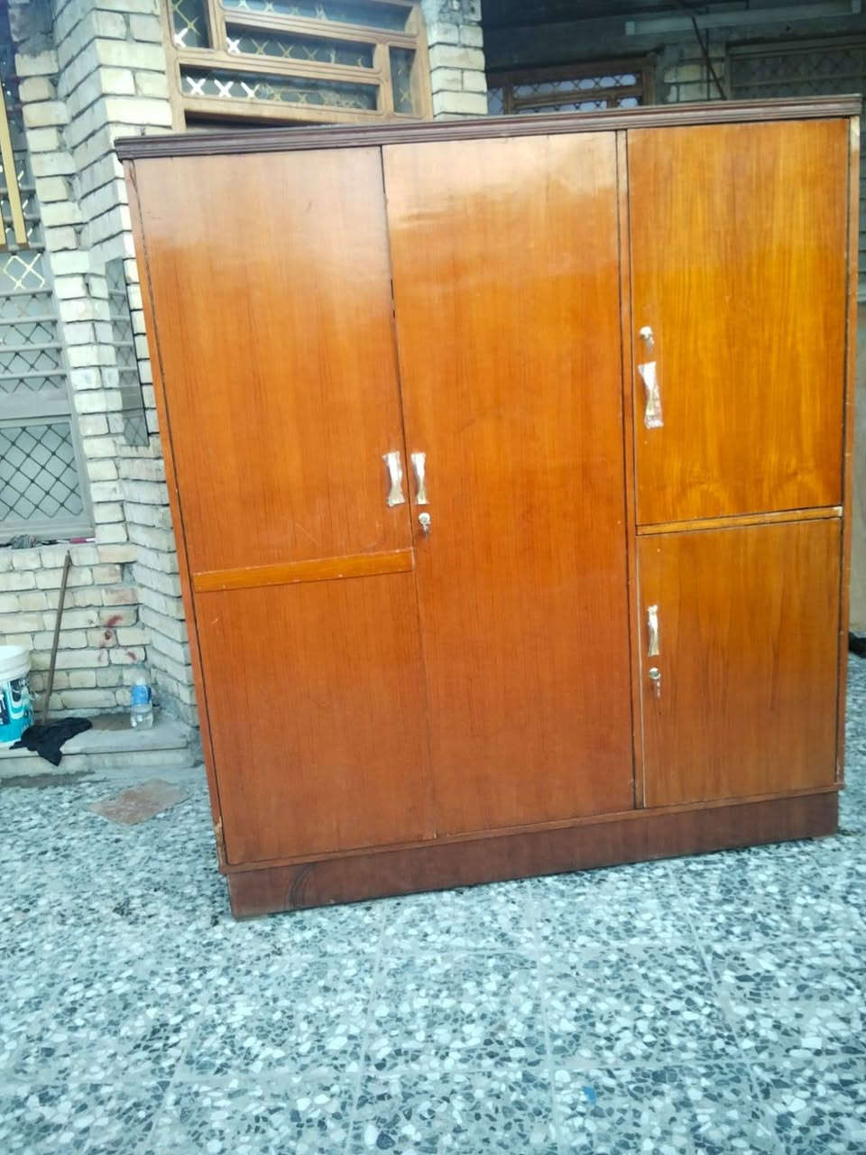 كنتور للبيع مكانه بغداد جديده مشتل ***********
