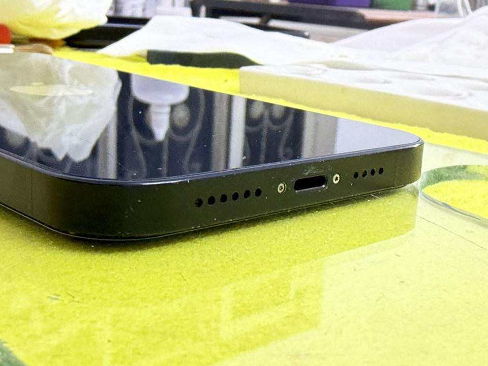 السلام عليكم 
للبيع iphone 14 plus الي يجي بكد promax 
شريحة الكترونيه ذاكرة 256 
جداً نضيف 
فقط تبديل بور طاقة الباقي كله بلادي 
بطارية 78 مال الشركة 
السعر 450 الف قفل 
*********** مكاني المنصور
