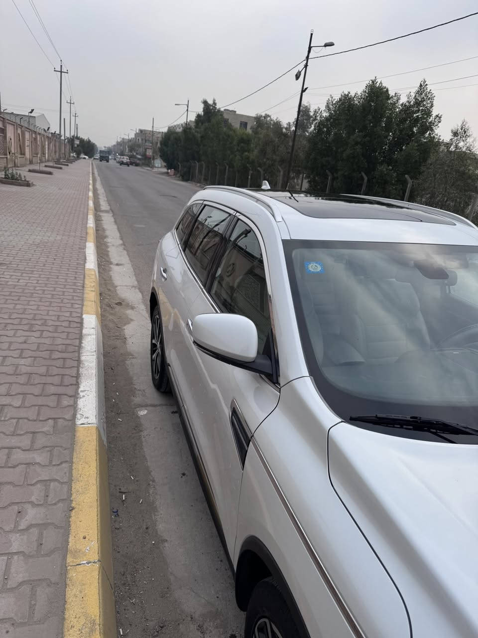 السلام عليكم
للبيع رينو كوليوس 2022 حرة بغداد تحويل ثاني يوم ماشية 54 الف كيلو مابيها اي حادث ماعدا شخوط في الدعامية 
مواصفات السيارة 
 المحرك 4 سلندر  2.5L نيسان ياباني
 ناقل حركة أوتوماتيك 7 سرعات. نيسان
 دفع رباعي 4WD مع امكانيه اختيار فقط 2WD او تلقائي
 مفتاح التشغيل بصمة مع خاصية التشغيل عن بعد
حساسات 360 درجة مع نظام الركن التلقائي للسياره
كامرا خلفية دوارة
مصابيح امامية LED زينون   
 مصابيح خلفية LED 
 ويل كب 19 نيكل
 اشارة في المرايا الجانبية 
 المرايا قابلة للطي تلقائياً
 رادار جانبي (نقط عمياء)
عدد AIR BAG 8
 هاند بريك كهرباء 
 مكابح ABS 
 شاشه باللغه العربيه تدعم اندرويد اوتو وابل كار بلي
 تحكم كامل بالمقود 
 تتسع المقصورة لـ 5 ركاب
مقاعد جلد تبريد وتدفئه للمقاعد الاماميه
 اضاءة led داخل الأبواب 5 الوان
 لوحة العدادات متغيره 4 أشكال
  تبريد مناخين للسائق و الراكب مع تبريد خلفي
 مقابض ابواب نيكل مع زر بصمه
 نظام مانع الانزلاق 
حاملات اكواب مبرده
 سستم صوت BOSS
صندوق كهرباء
فتحة سقف بانوراما
اريل نفيگيشن
المرأة الوسطيه بخاصية تعتيم ذاتي
السعر ٢٧ مليون دينار
المكان بغداد حي الجامعه
***********
