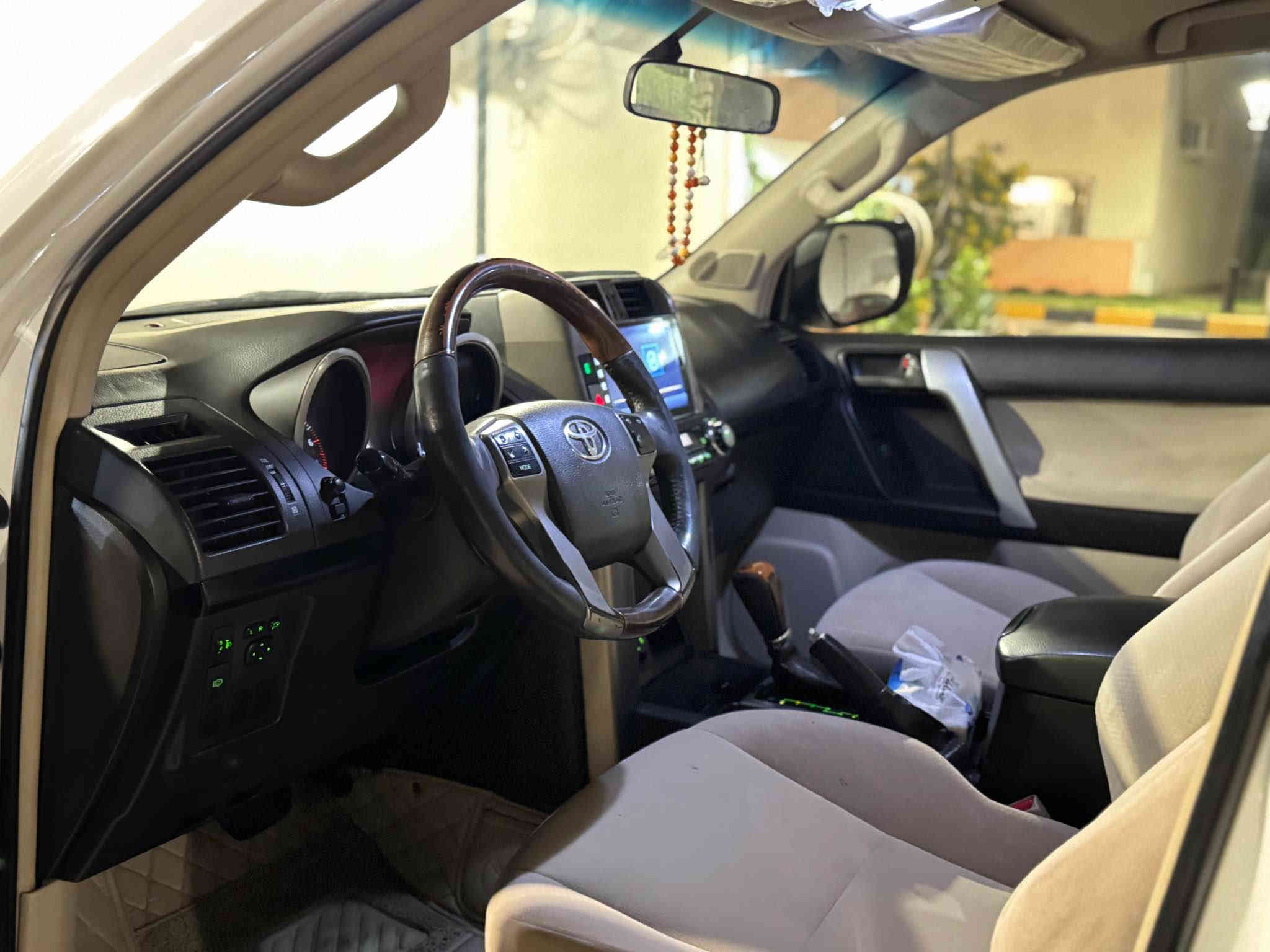 بيع ومراوس حسب القناعة
برادو 2010 كويتي  رقم شمالي بسمي 
ماشيه 139 حقيقي شرط الفحص 
السياره جديده وحلا من الصور شرط 
مكفوله من الضربه ولتبديل 
بيها فقط ربع باب الصندوق كلير 
ولباقي شرط كفاله سياره جديد ومتعوب عليها بشرط تراي زيرو 

مكينه 2/700 
ثلاجه 
7راكب 
3قطع تبريد مركزي 
مكينه كير شرط كفاله 
تخم تاير شرط جديد 
وشرط تراي زيرو شرط 

مكانها بغداد بسمايه مجمع ريحانة 
السعر 210وبيها مجال قليل 
بيع ومراوس حسب القناعة 

*********** بغداد
