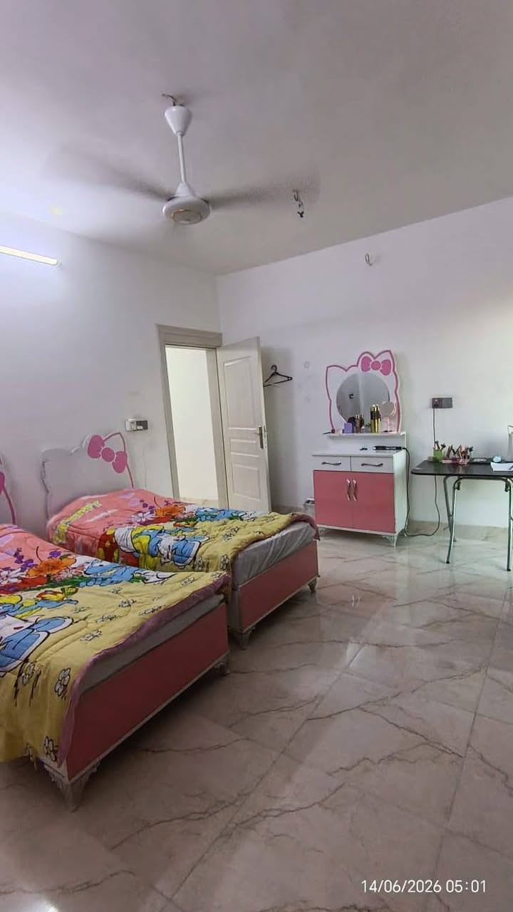 دار للبيع ١٠٠م ٥في٢٠ طابقين مفصول الطابق الثالث غرفه + بيتونه الموقع حي الاسرى والمفقودين قرب جامع ام القرى الاستفسار الإتصال بالرقم *********** او خاص

