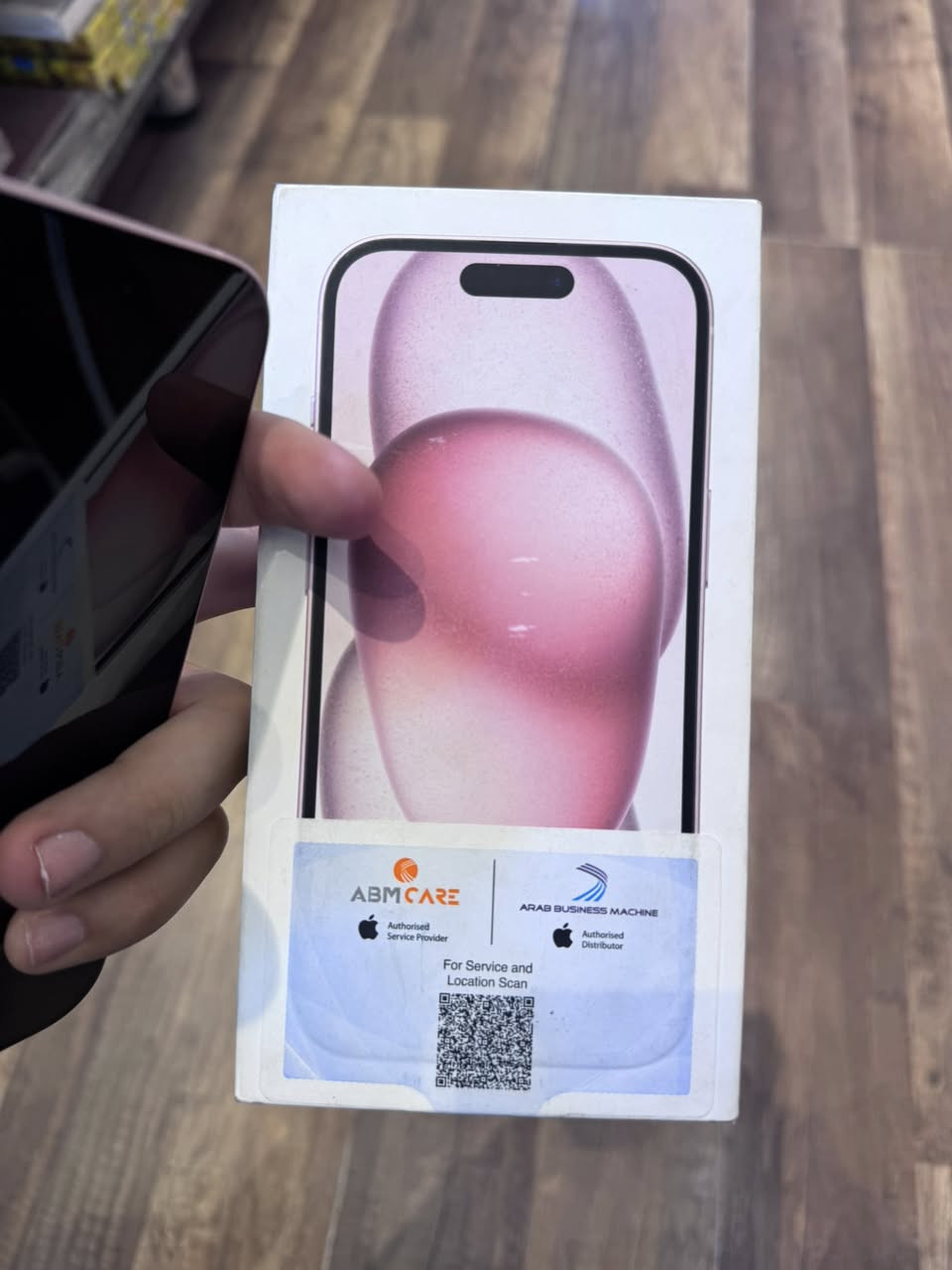 السلام عليكم
ايفون ١٥ عادي 
ذاكره ١٢٨ الجهاز ضمان (ABM)
بطاريته ٨٩٪؜
الجهاز كلش نضيف شرط شخط واحد مابي 
لون وردي 
موقعي بغداد الكرخ وتوصيل عندي 
***********
