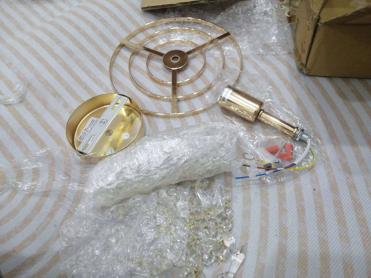 ثريات صغيرة كريستال عددهم 2 انطوني سعر وبلعافية


**إذا كنت صاحب هذا الإعلان وتريد حذفه لأي سبب، رجاءا أرسل رسالة إلى الدعم الفني**