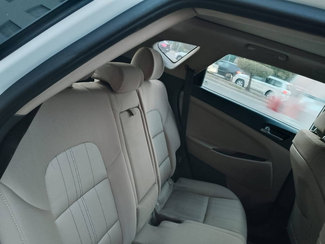 السلام عليكم
عندي توسان 16شكل ال18خليجي رقم بغداد مكفوله من الصبغ والتبديل 
مكينه دوش 2000 
فول مواصفات 
بنوراما 
كرسي كهرباء 
مري شفط 
اشاير بالمري 
كاميرا 
تبريد قطعتين 
داخل بيجي واسود 
السياره جديده 
مكاني بغداد 
السعر 168
الاتصال ع الرقم 
***********
وااتساب ***********
