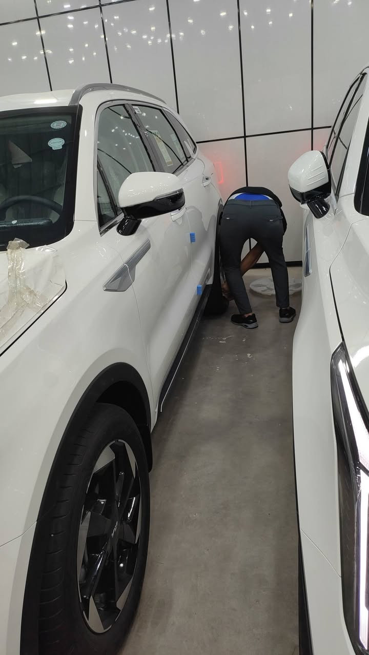 سورنتو 2025 محرك 6 سلندر
كشنات جلد تدفئة وتبريد بالكشن
رقم اربيل 
مواصفات.
كامرتين 
ماشية 12 الف كيلو 
ويل حجم 19
السعر 345 
العنوان البصرة قضاء المدينة 
الشراي يتصل ويدلل
***********
