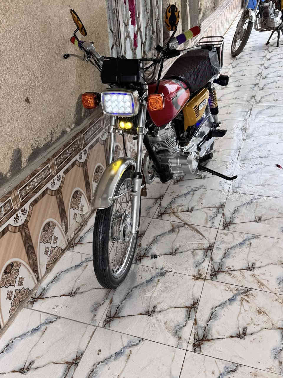 سلام عليكم دراجه البيع  كلك دوات توه معمره كله جديد كارتون محرك حلو جديد كهربايات والباتري والشاير والعينه كله جديد كارتون سعر ٥٥٠ عنوان البصره القرنه ناحيت النشوه ***********
