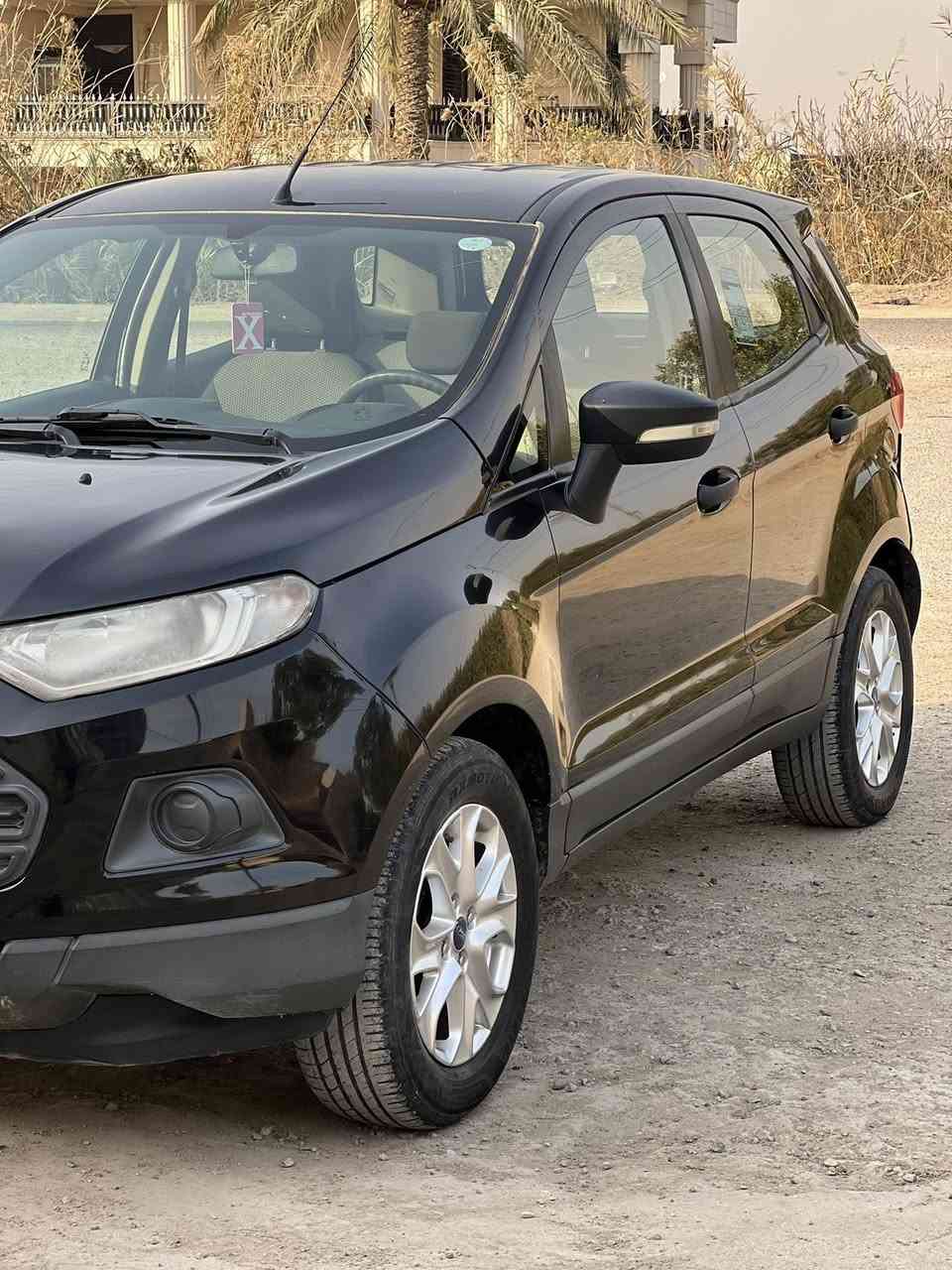 السلام عليكم 
فورد امريكي 2015 
محرك ١٥٠٠ تيربو 
مواصفات عاديه 
بيها قطعه وحده فقط بنيد 
ماشية ٧٧ ميل 
السعر 95$ وبيها مجال
***********
