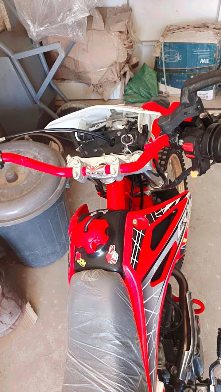 دراجه قفاز CRX موديل 2023 اوراق كامله سكنر
دراجه فول نصافه 
مكينه 300cc 
دراجه طياره 
شلعه ومعدل تشك الكاع
للبيع او للمراوس 🏍️⚡


**إذا كنت صاحب هذا الإعلان وتريد حذفه لأي سبب، رجاءا أرسل رسالة إلى الدعم الفني**