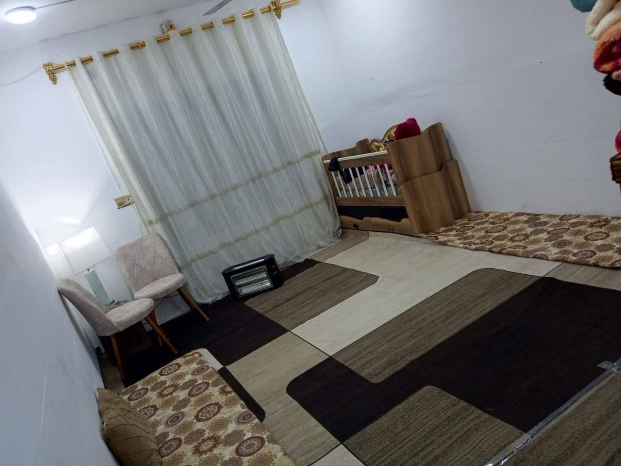 السلام عليكم بيت للبيع المساحة 250متر المكان طريق السنيه عمود 680 يبعد عن الشارع 250متر البيت يتكون من غرفتين وصاله ومطبخ واستقبال وصحيات داخليه وخارجيه حديقه وكراج للسياره البيت بناء بلوك وطابوك بسمي سند, 25 مرقم من قبل البلدية
شارع عرضه 8 أمتار السعر 34 وبي مجال قليل للاستفسار اتصل على الرقم صاحب البيت ***********
