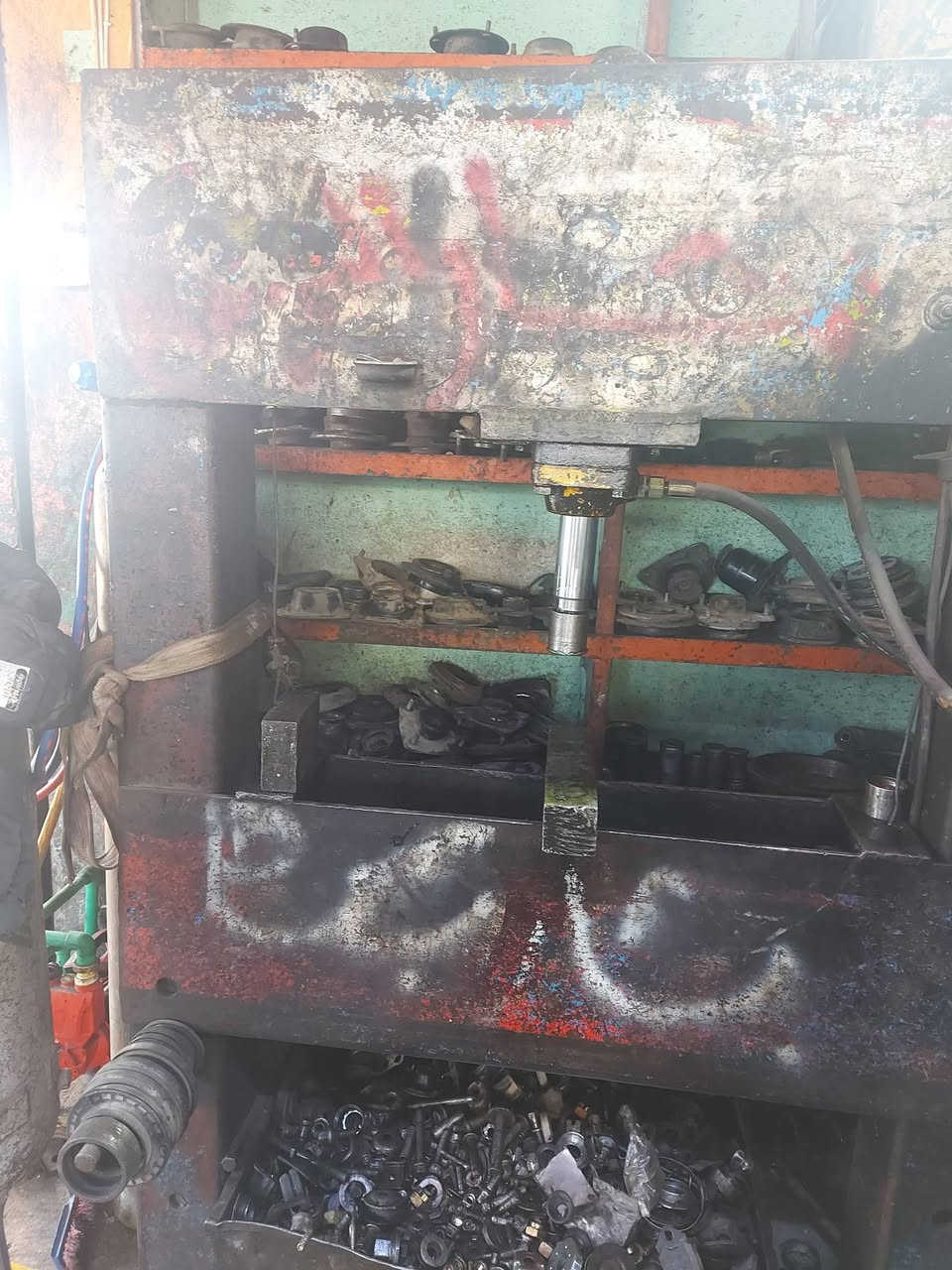 بريس كهربائي ٢طن ونص ***********
