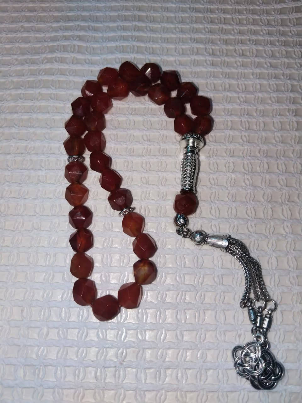 سلام عليكم الي على باب الله توفرت مسابح حجر طبيعي جمله مفرد متوفر للاستفسار الاتصال على الرقم ***********
